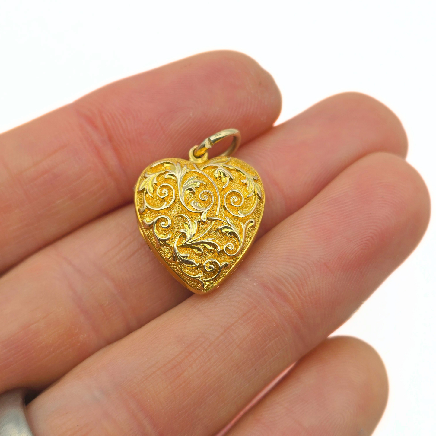 Antique 15ct Gold Heart Photo Locket, Heart Shaped Opening Phot Keepsake Pendant