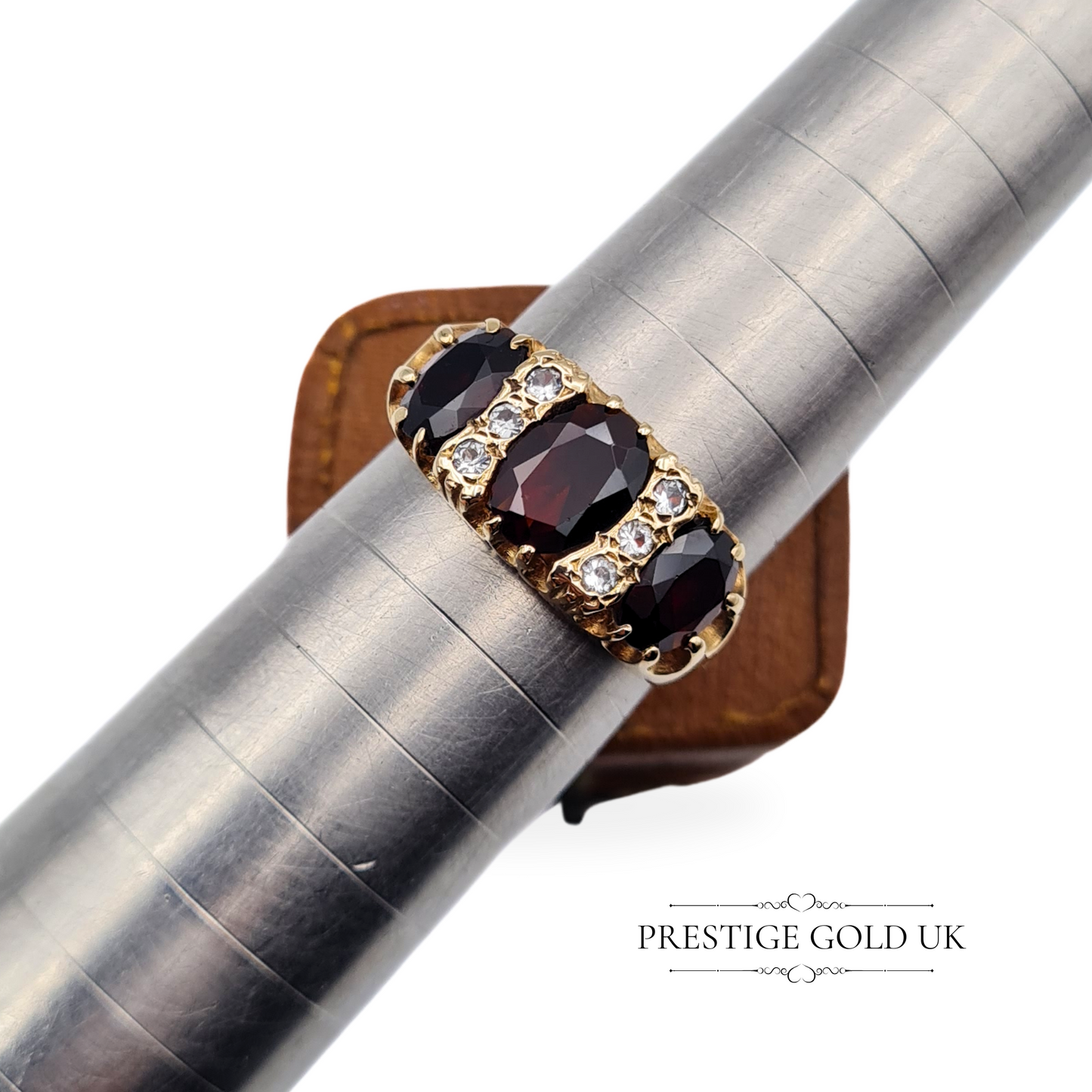 Vintage 9ct Gold Garnet & Cubic Zirconia Ring - UK Q, US 8, Euro 57