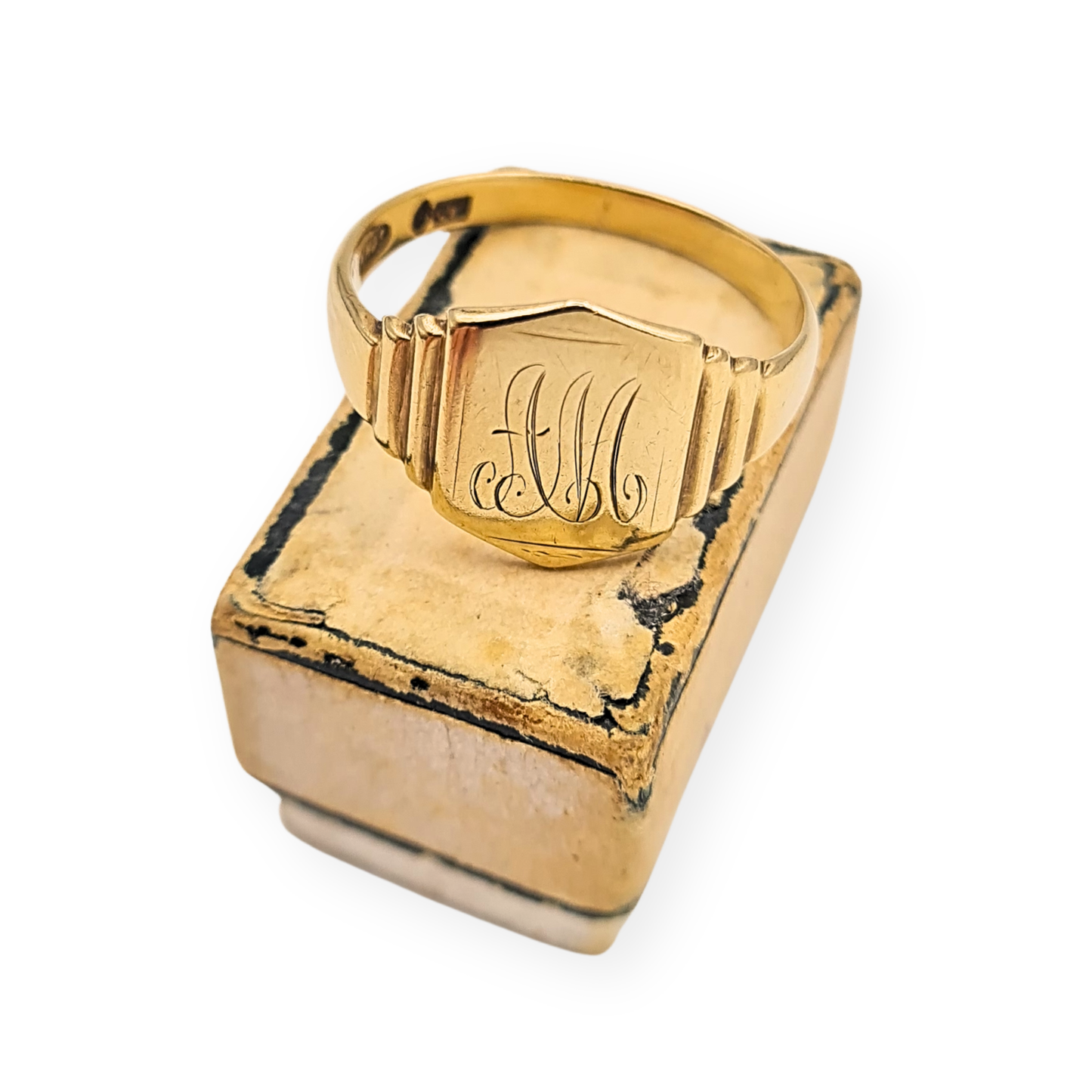 Large 9ct Gold Engraved Signet Ring UK Q US 8 1/4