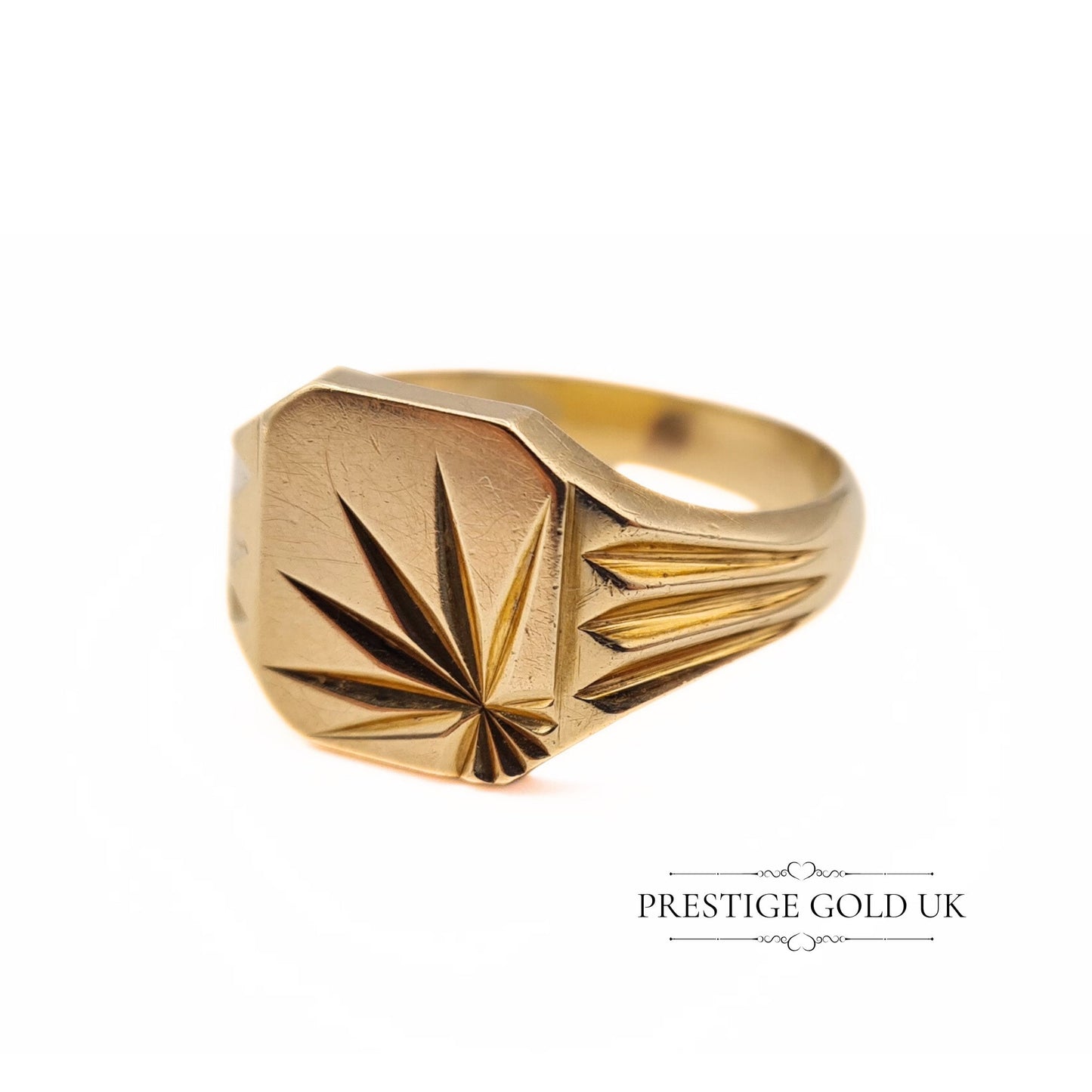 Large 9ct Gold Signet Ring - Engraved Leaf Pattern - UK Y 1/2, US 12 1/4