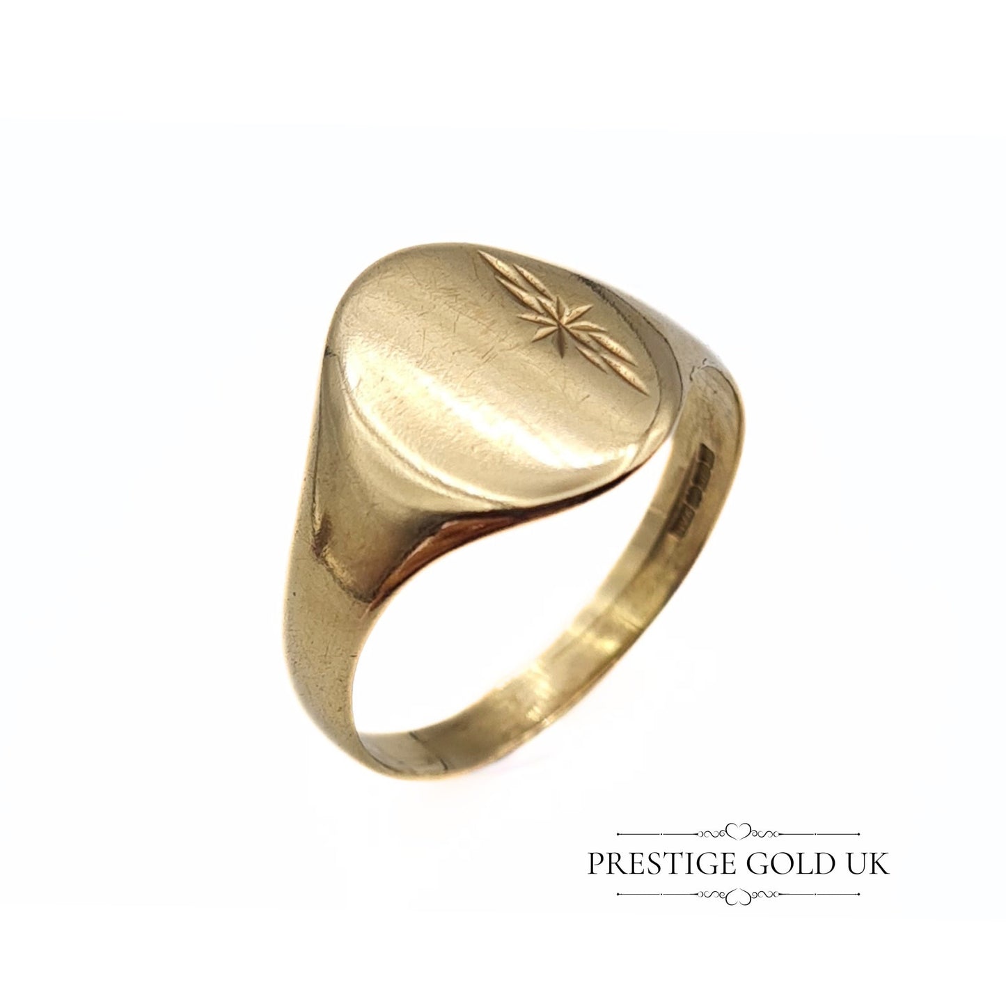 Large 9ct Gold Signet Ring - Engraved Star Pattern - UK R 1/2, US 9, Euro 59