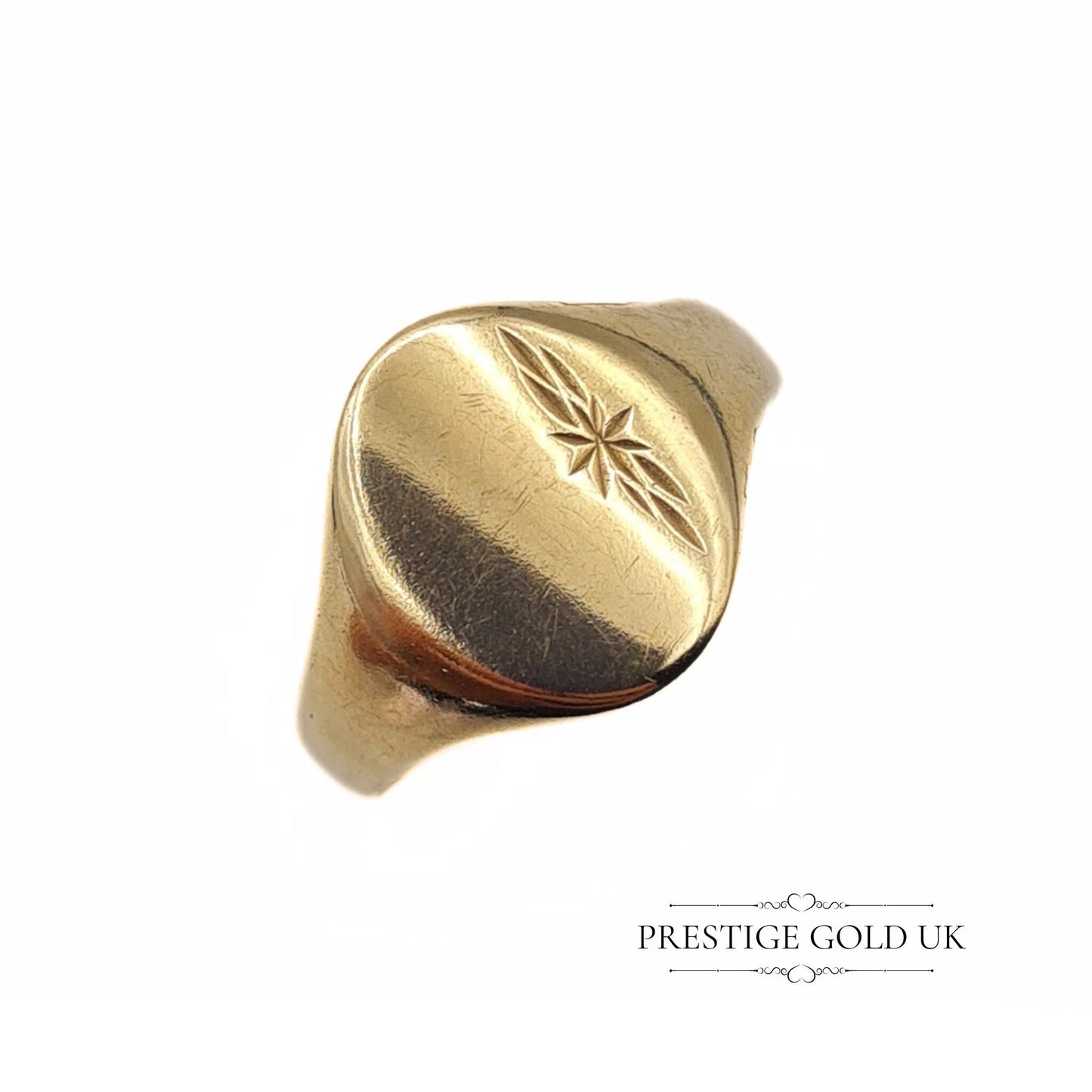 Large 9ct Gold Signet Ring - Engraved Star Pattern - UK R 1/2, US 9, Euro 59