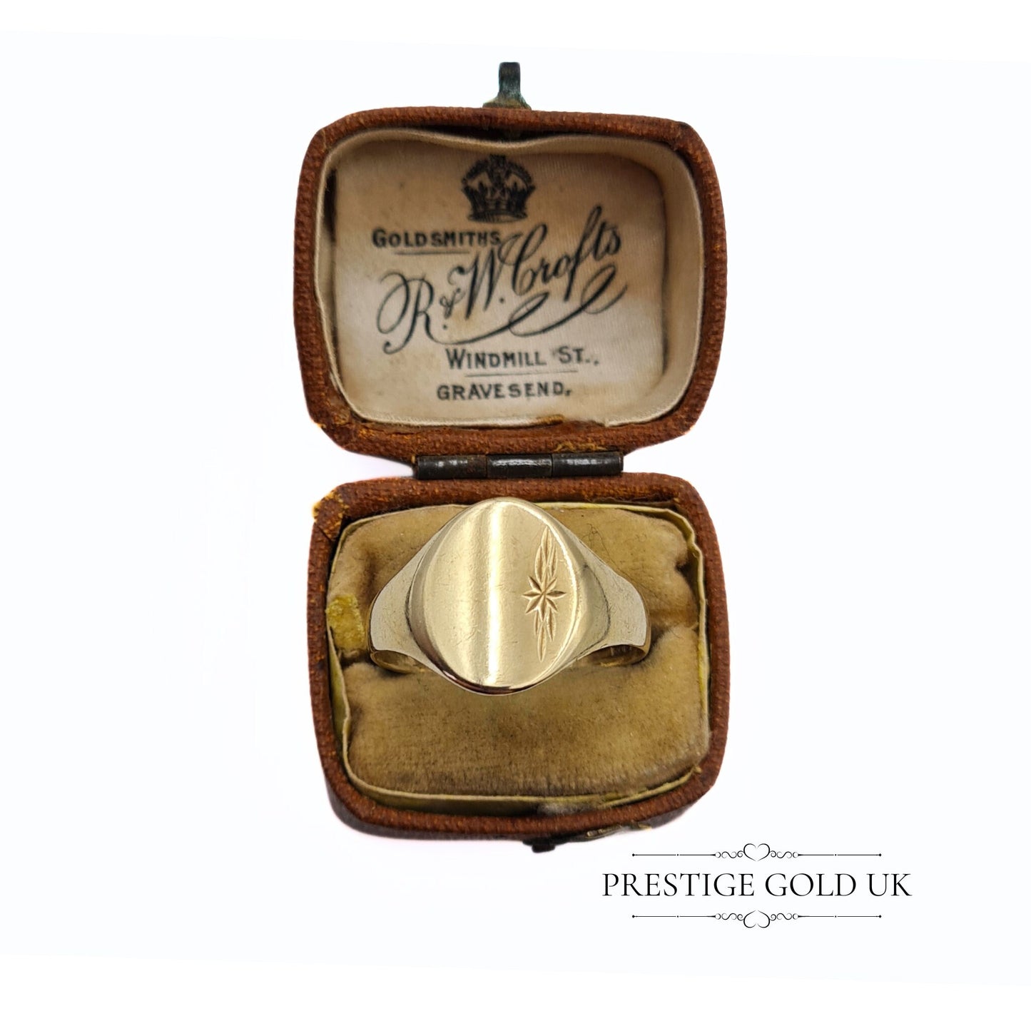 Large 9ct Gold Signet Ring - Engraved Star Pattern - UK R 1/2, US 9, Euro 59