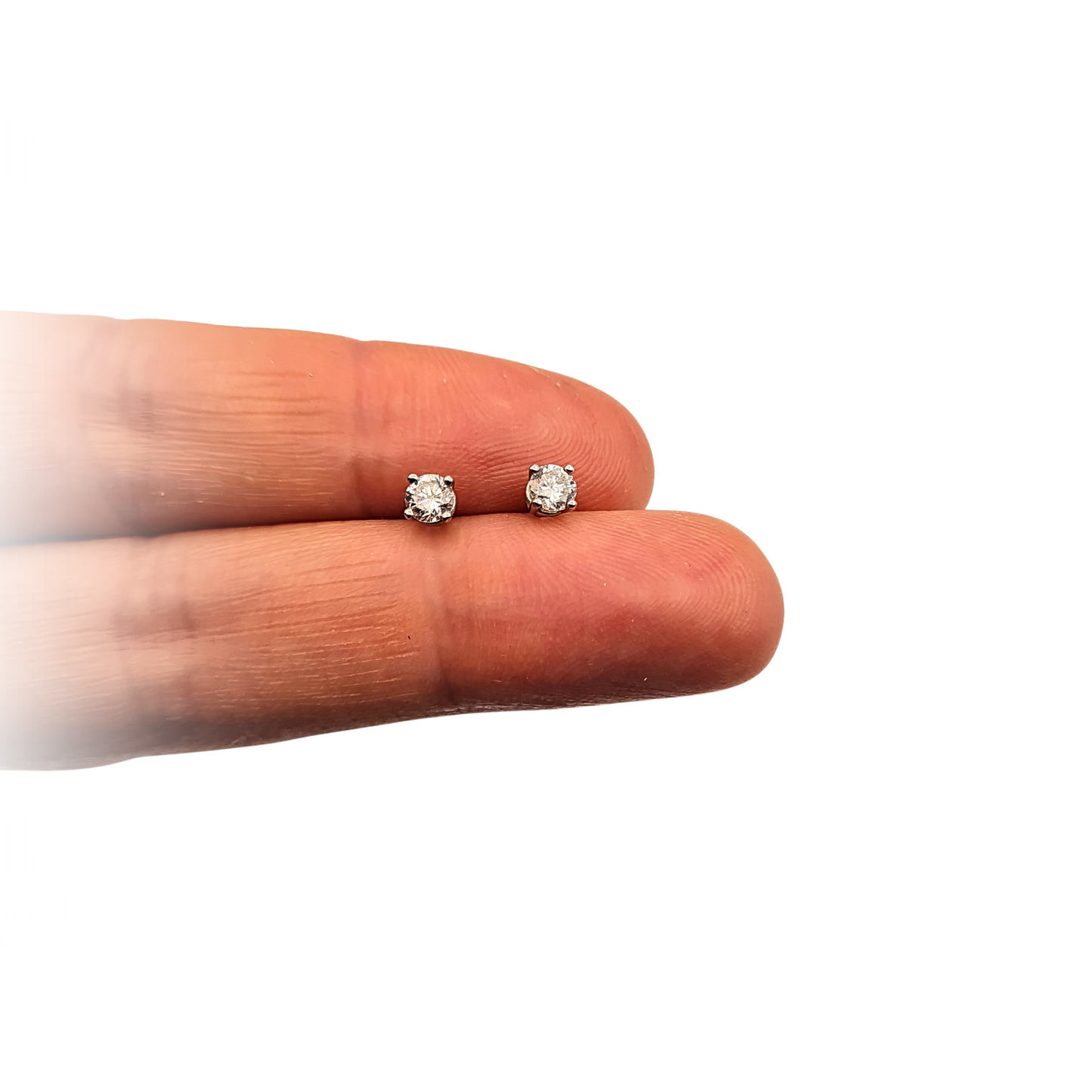 18ct White Gold Diamond Stud Earrings, Round Cut 0.30ct