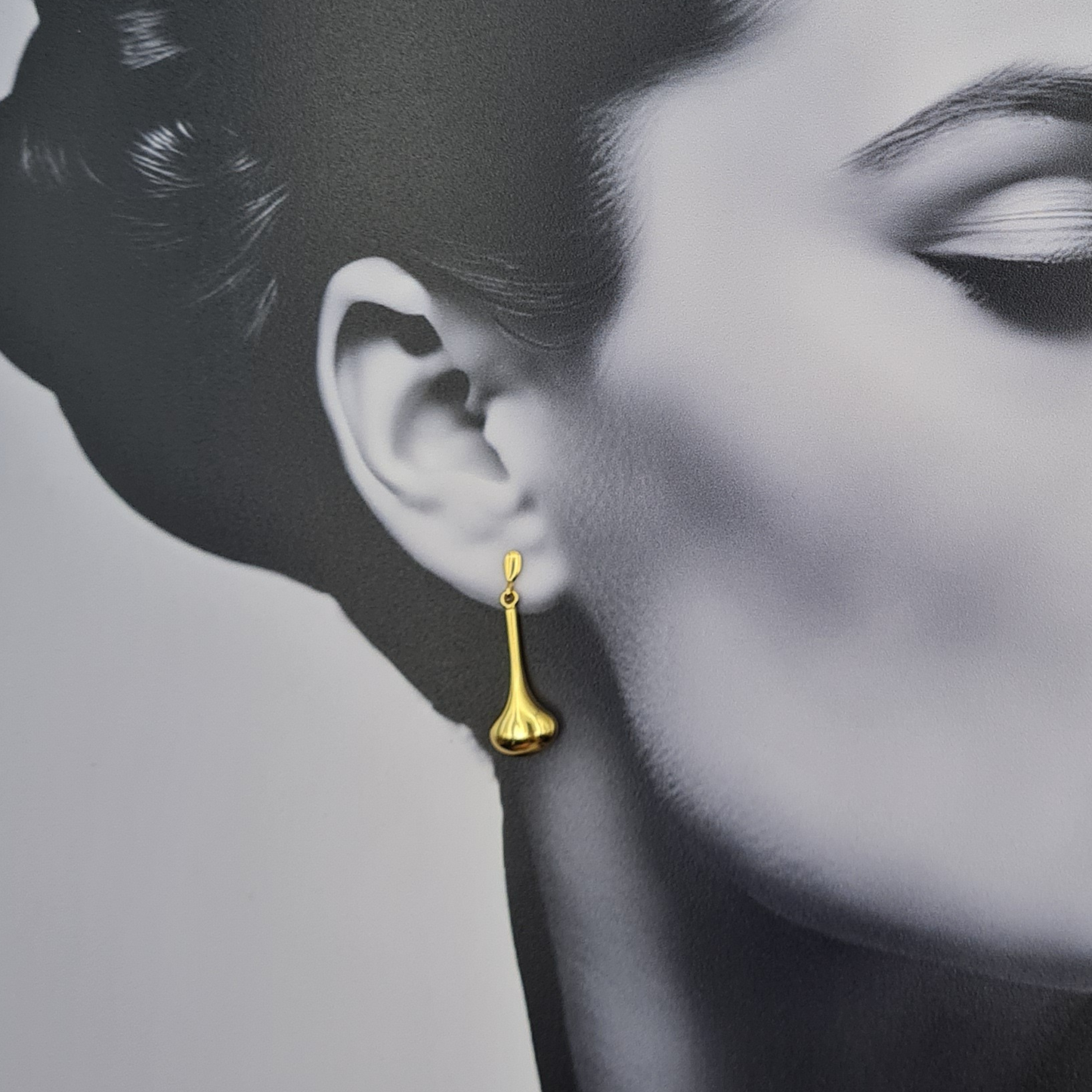 18ct Long Gold Teardrop Earrings, Hallmarked Vintage 30mm Drop