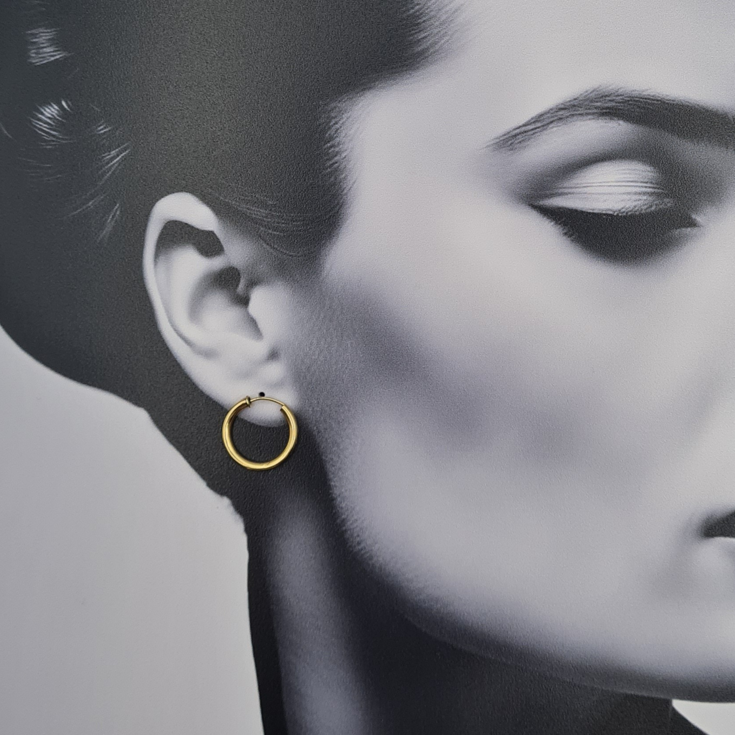 9ct Gold 18mm Hollow Hoop Earrings Zig Zag Pattern 9ct