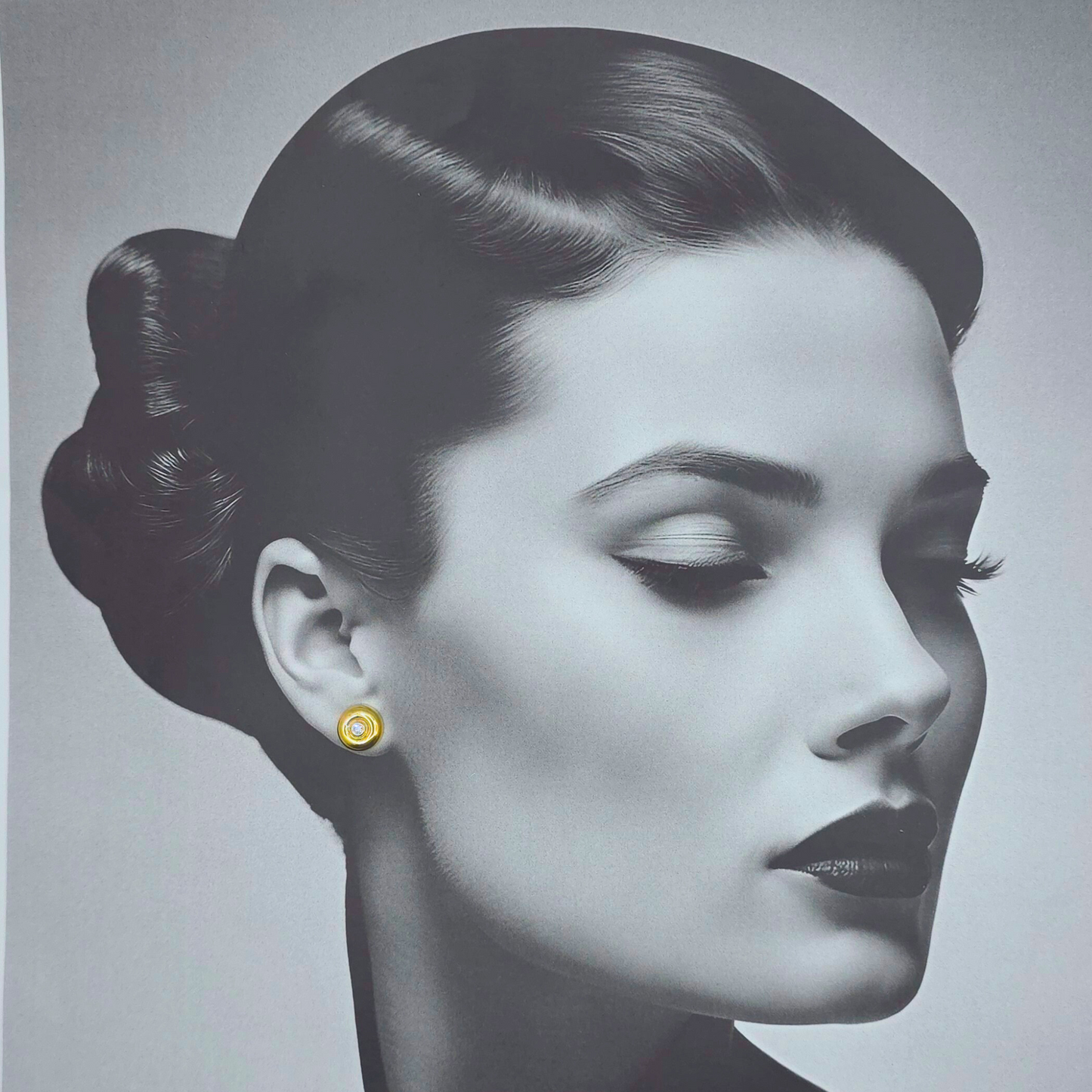 18ct Gold & Diamond Stud Earrings,  Hallmarked, 12mm Large Pebble Design