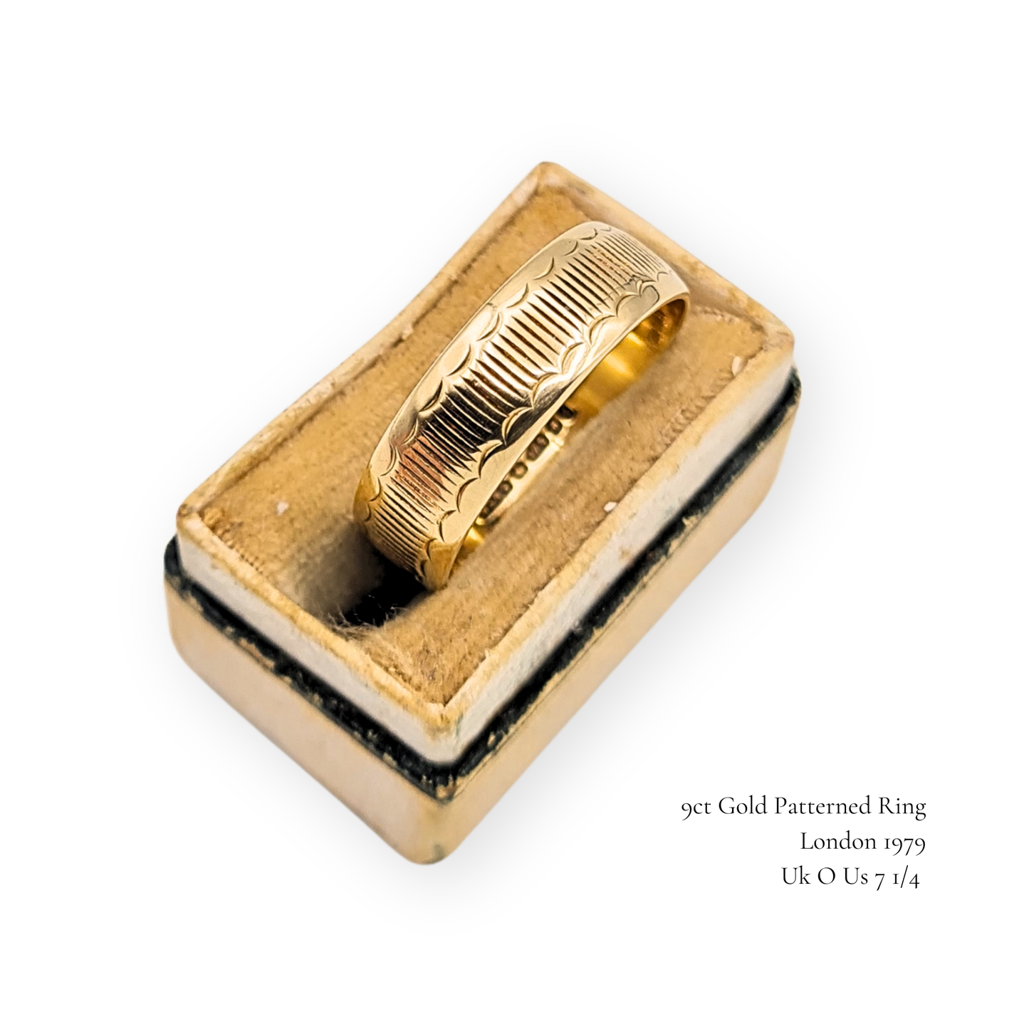 9ct Gold Patterned Ring - 1970's Patterned Retro Ring UK O  US 7 1/4