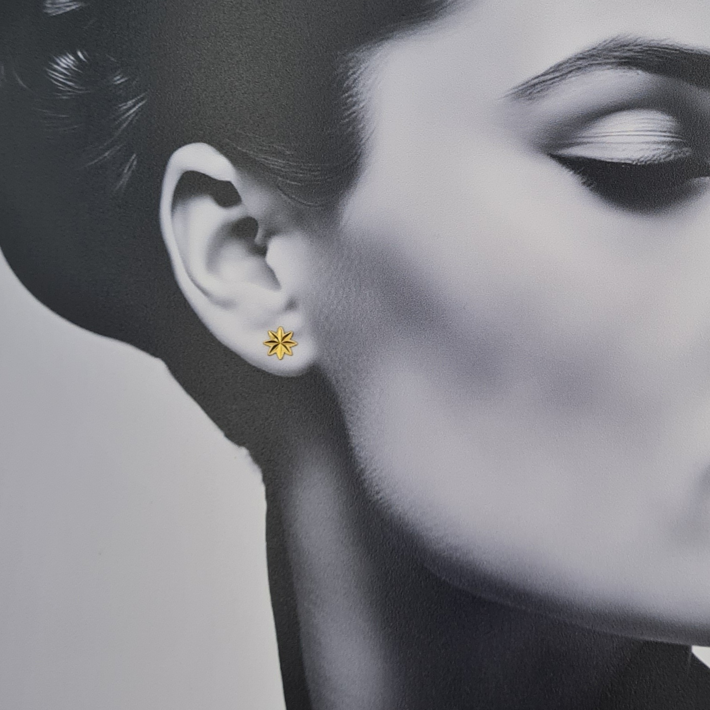 Small 9ct Gold Star Stud Earrings 8mm Hallmarked