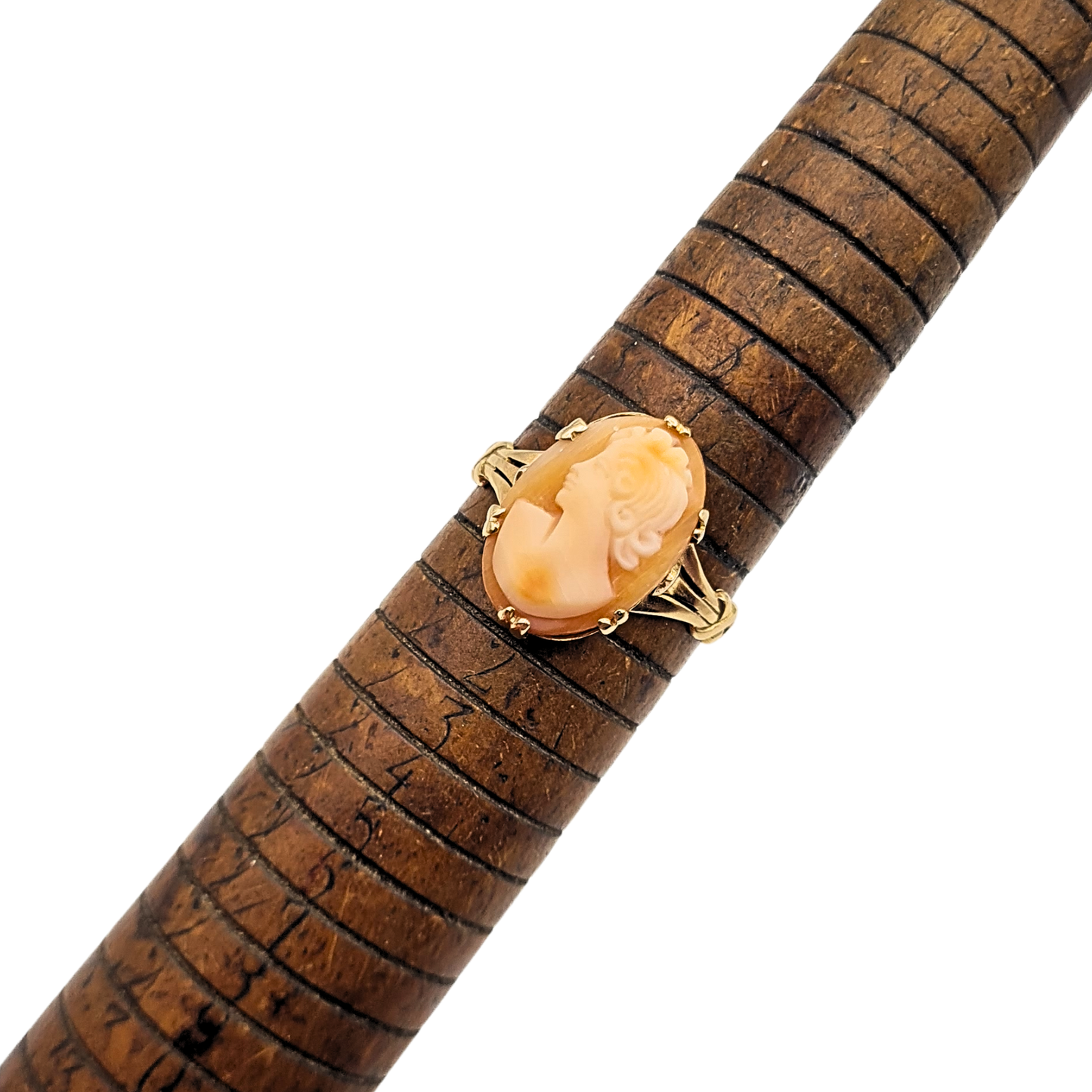 9ct Gold Vintage Cameo Ring Oval Shell Cameo UK R US 8.5