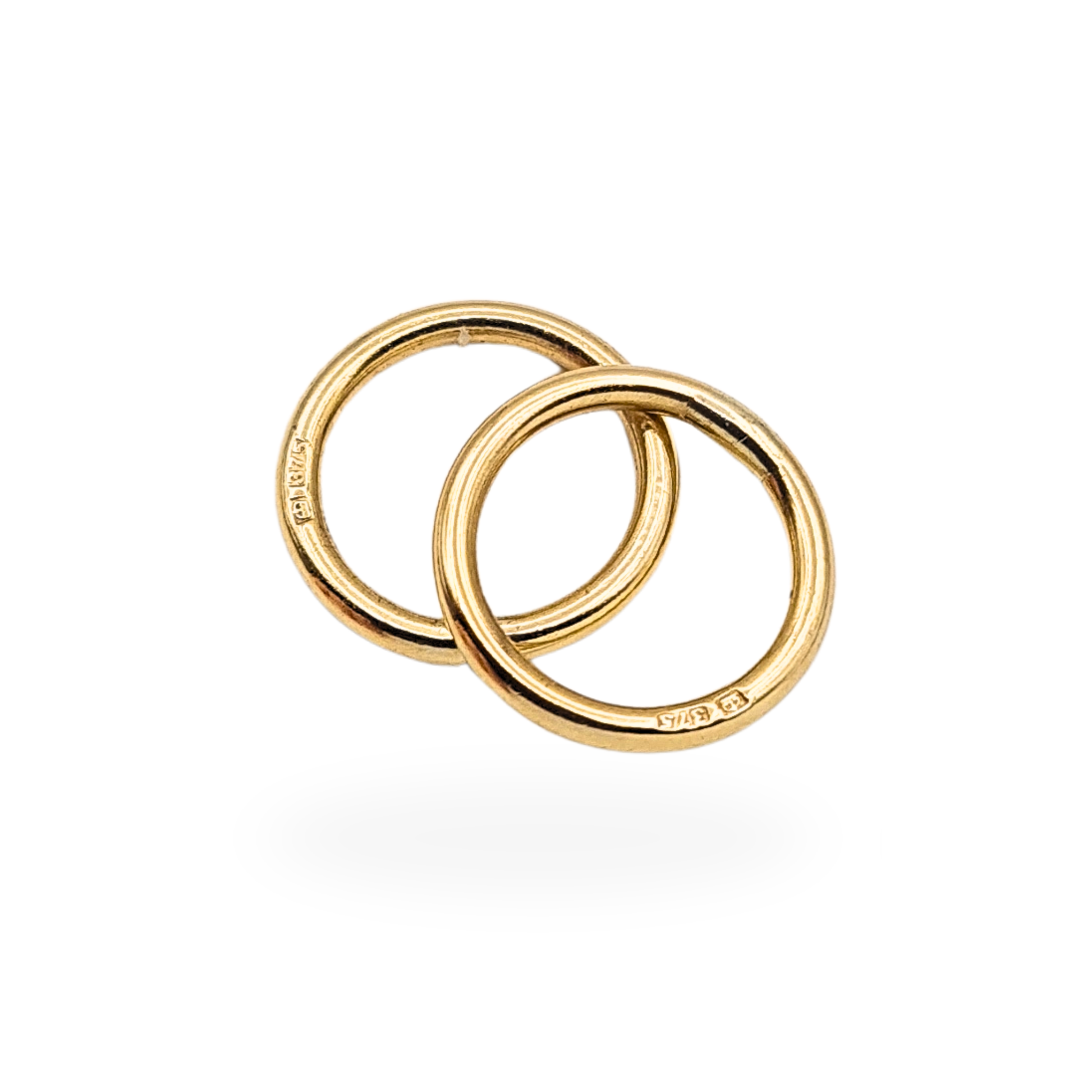 Pair of solid 9ct yellow gold closed jump rings measuring approximately 9mm wide, stamped 375 and fully tested. Polished round connectors used in jewellery making and repair for attaching clasps, charms or pendants to gold necklaces and bracelets.
