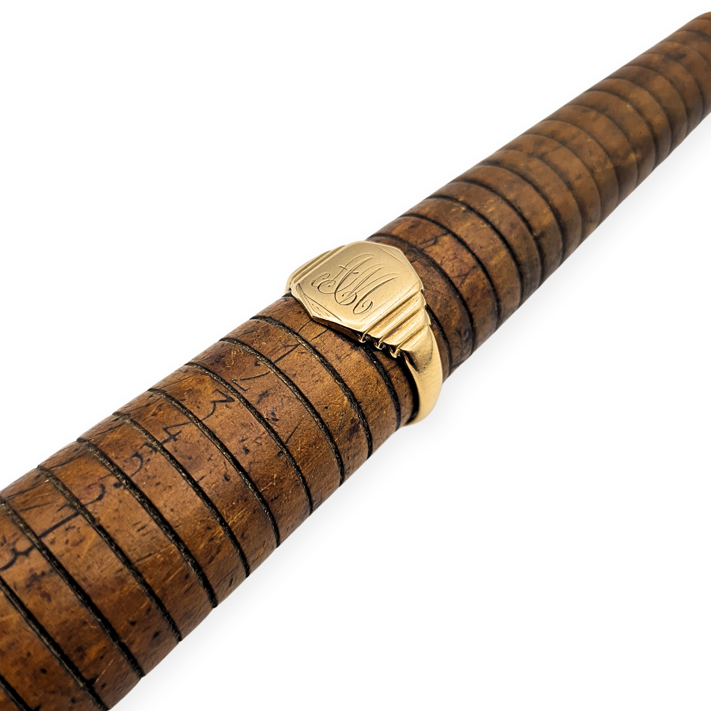 Large 9ct Gold Engraved Signet Ring UK Q US 8 1/4
