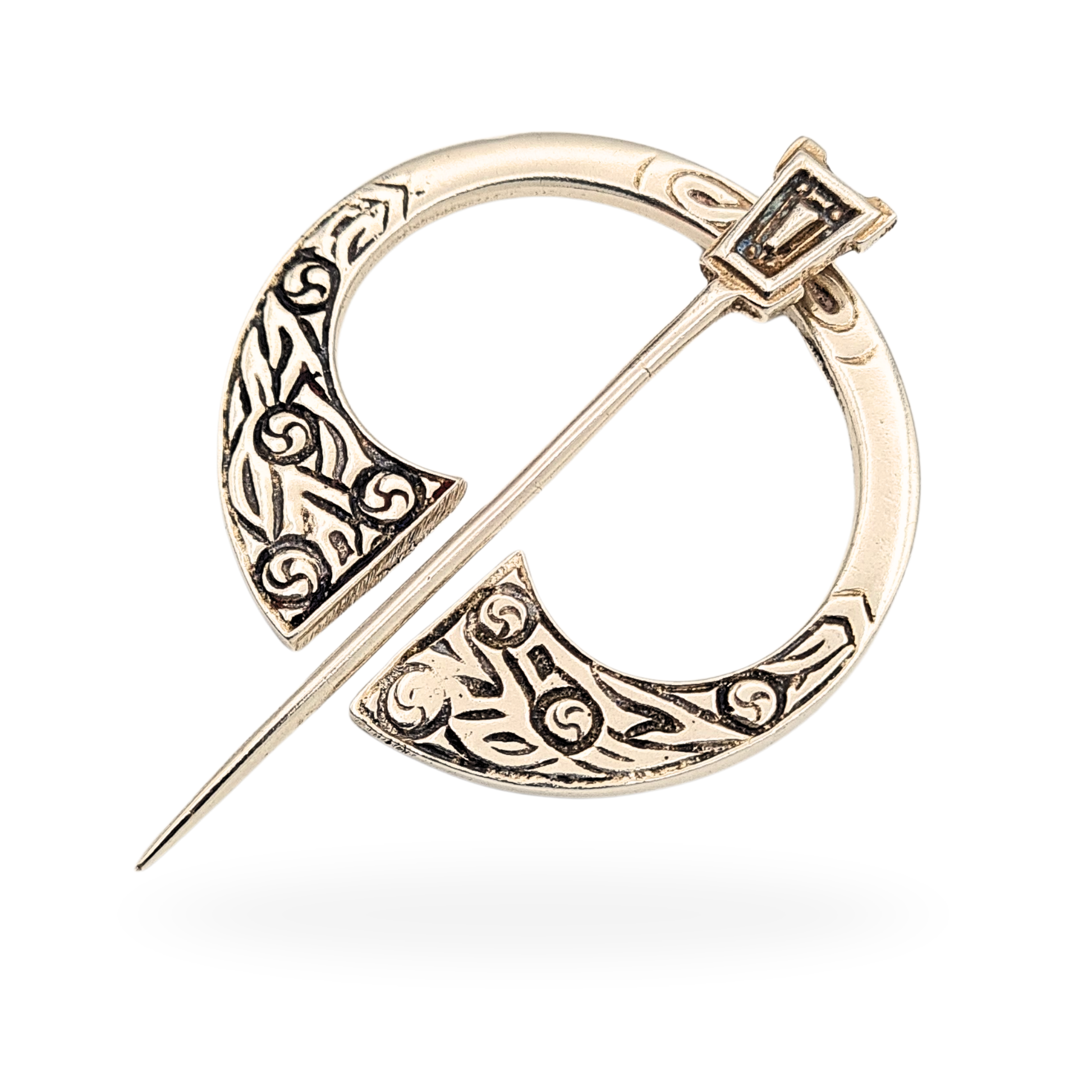Scottish silver Celtic penannular kilt or cloak pin by Robert Allinson, hallmarked Glasgow 1958, measuring 52mm by 38mm and weighing 10.3g. Features engraved Celtic knotwork detailing and traditional circular clasp design, excellent vintage condition.