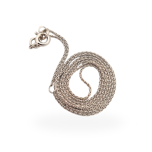 Fine 9ct white gold wheat twist necklace with spring ring clasp, fully British hallmarked, 17 inches long.