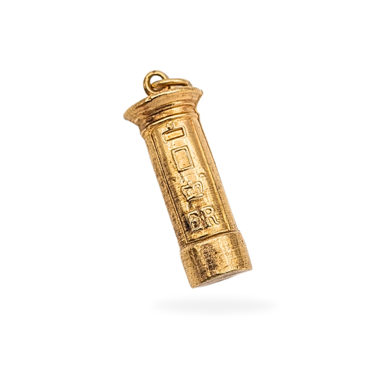 9ct yellow gold post box charm pendant, hallmarked London 1980, 24mm tall and 1.05g in weight. Hollow construction with detailed E.R design inspired by classic British pillar boxes, ideal collector’s or postman gift charm.