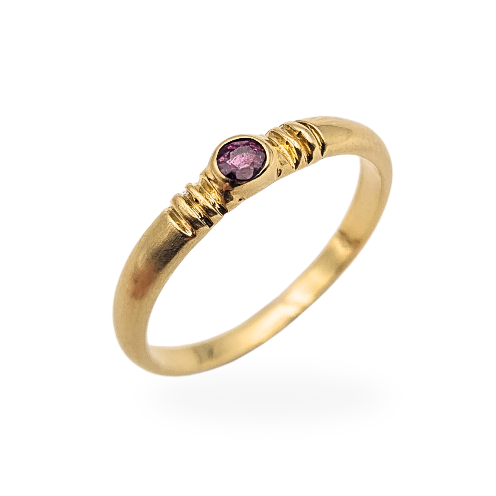 Vintage 9ct yellow gold ring with a single bezel set ruby, 3.2mm wide band, size UK M US 6.25, weighing 1.58g, stamped 375 and fully tested, featuring subtle decorative shoulders and a smooth polished finish