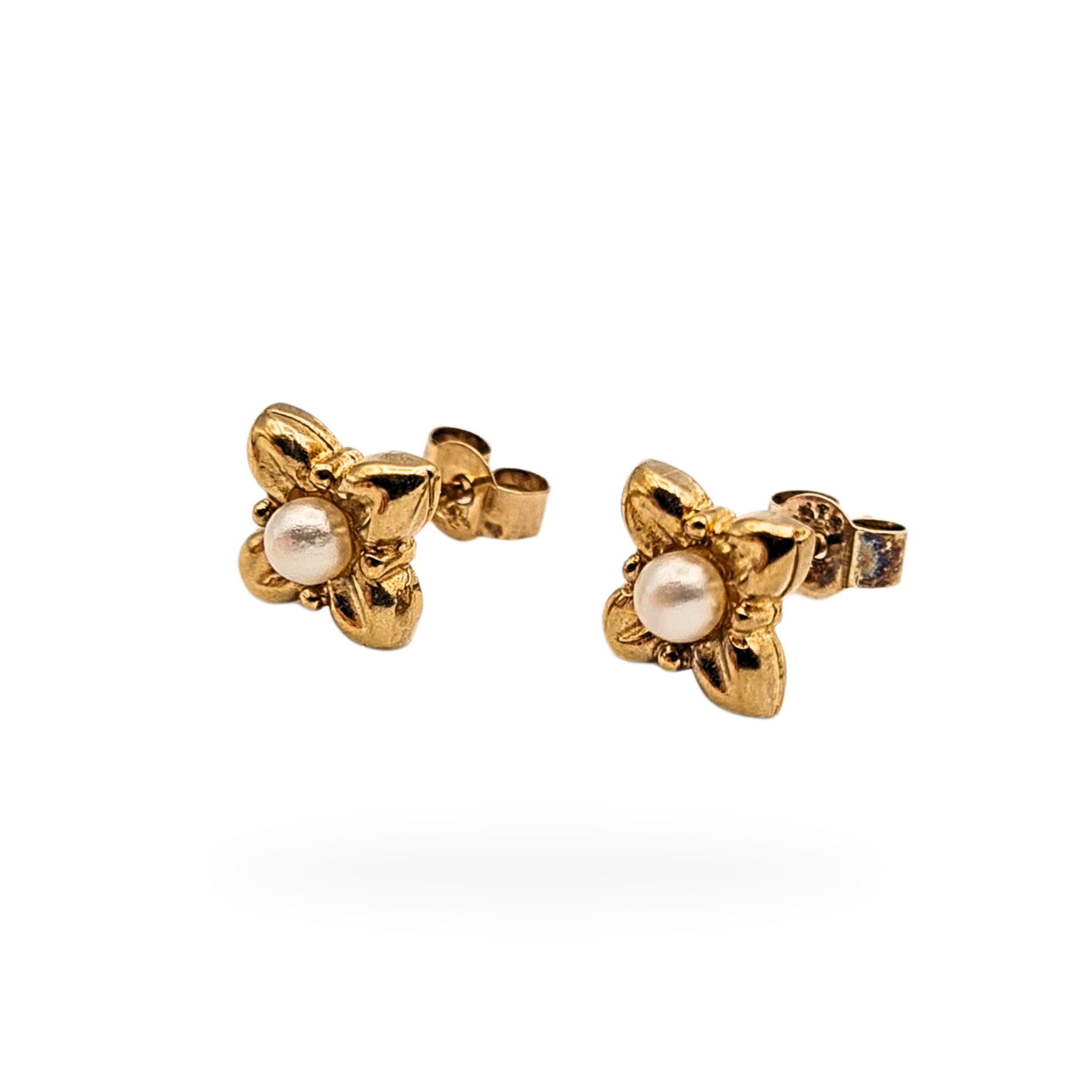 Pair of 9ct gold stud earrings with creamy pearls set in four-petal floral square design, measuring 7mm wide and weighing 1.02g. Tested as 9ct gold with butterfly backs, these dainty vintage-inspired pearl studs are perfect for daily or elegant wear.