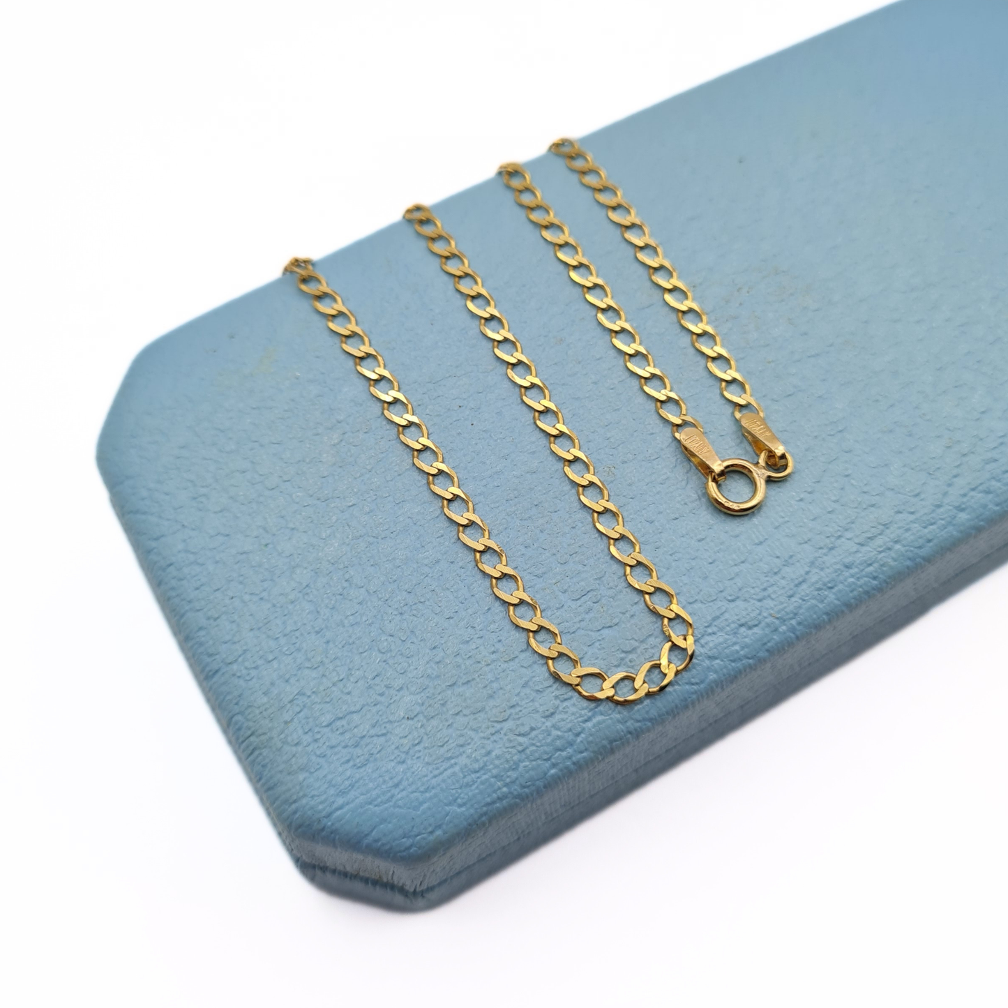 Fully British hallmarked 9ct gold hollow curb chain necklace with spring ring clasp, 18 inch (46cm), 2.3mm lightweight chain.