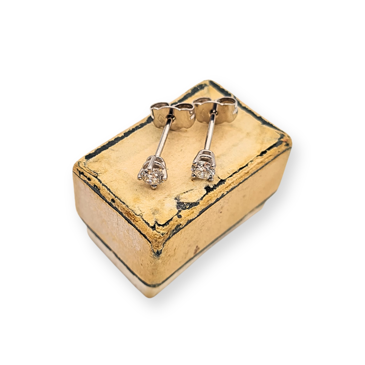 18ct White Gold Diamond Stud Earrings, Round Cut 0.30ct