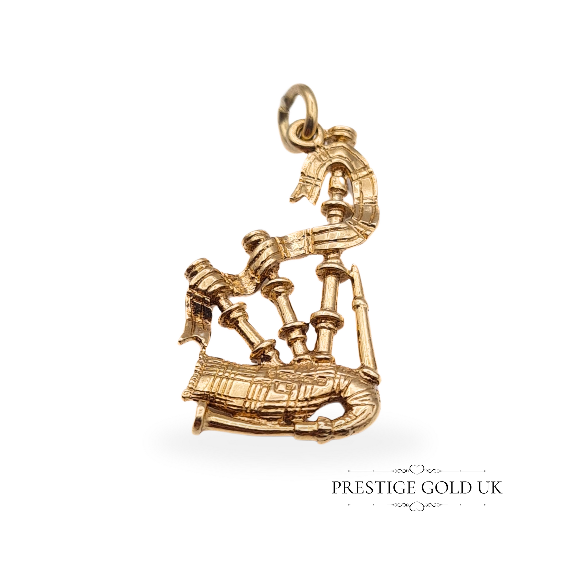 Vintage 9ct gold bagpipes charm pendant with intricate detailing, fully British hallmarked in Birmingham, 1974.