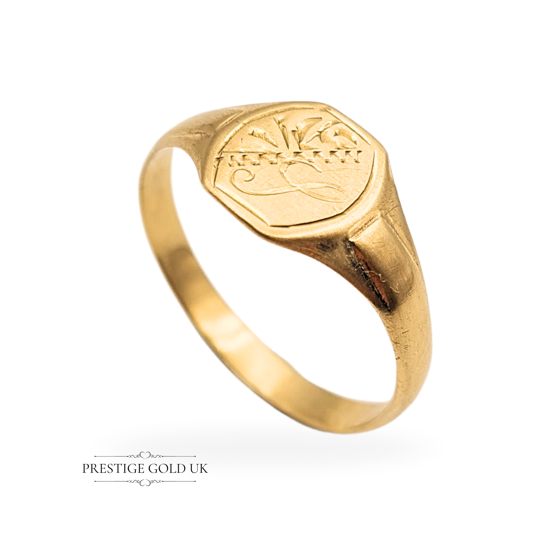 Vintage 9ct yellow gold engraved signet ring, hallmarked Birmingham 1979. Size UK M 1/2 / US 6 1/2, weight 1.2g. Elegant pinky ring with floral engraved detail, ideal for everyday wear or as a vintage British heirloom gift.