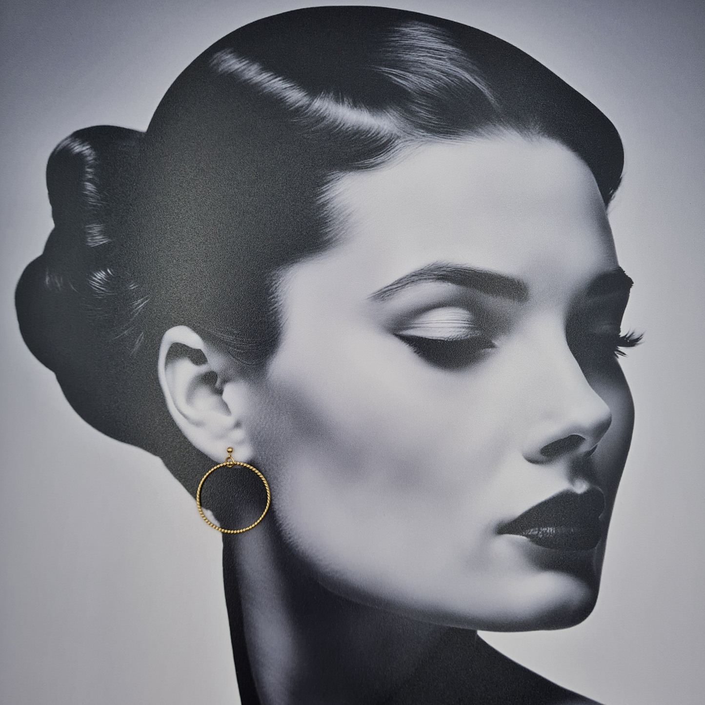 Simple 9ct Gold Twist Wire Hoop Earrings 30mm Skinny Hoops