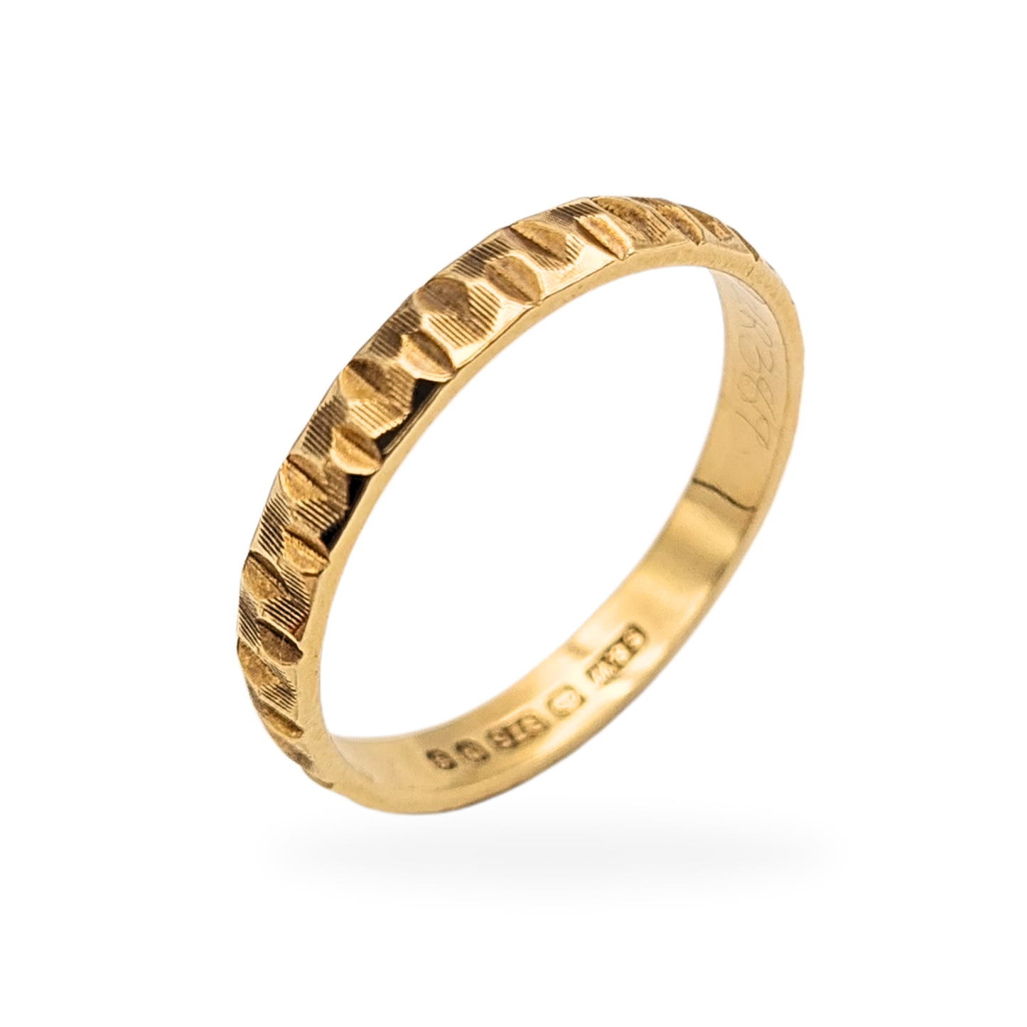 9ct Gold Engraved Band, London 1981, UK O / US 7.25