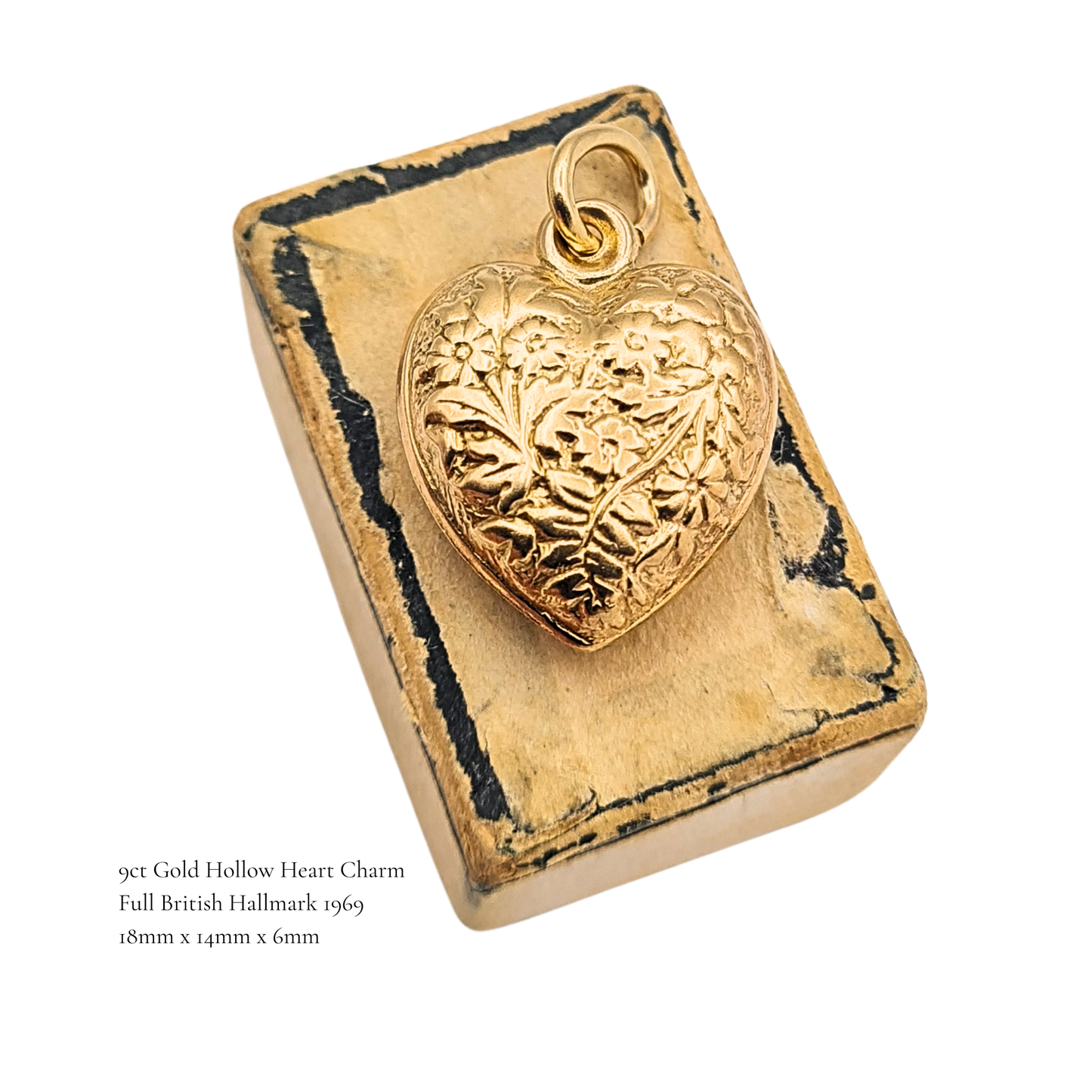 Gorgeous 9ct Gold Puffy Heart Charm Vintage Engraved Floral 1969
