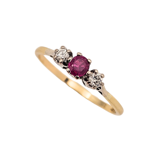Vintage 9ct yellow gold trilogy ring featuring a central ruby with two diamonds, size UK X US 11.25, 2.69g, classic three stone design with claw setting, stamped and fully tested gold band