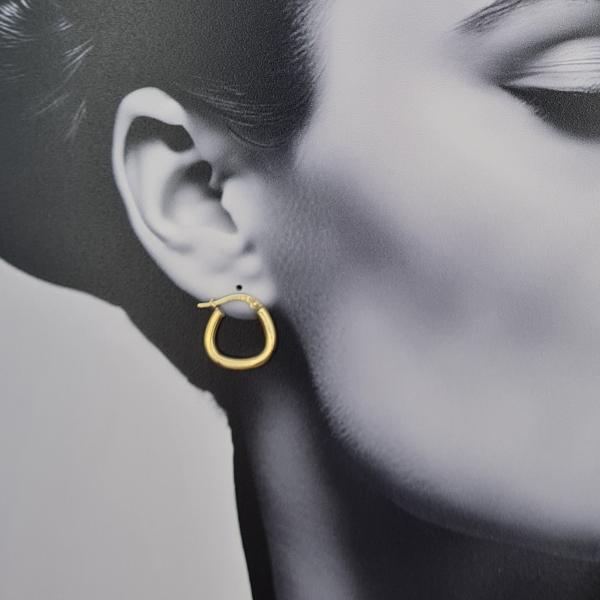 9ct Gold Puffy Hoop Earrings Triangle Shaped 18mm Stamped 375