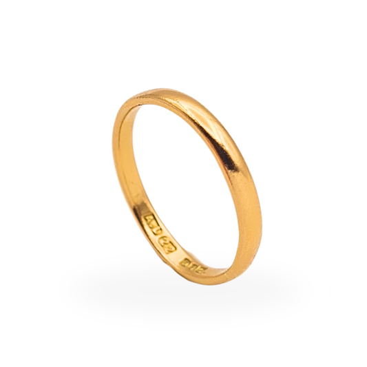 22ct gold Irish wedding band ring hallmarked Dublin 1944 with rich honey tone
