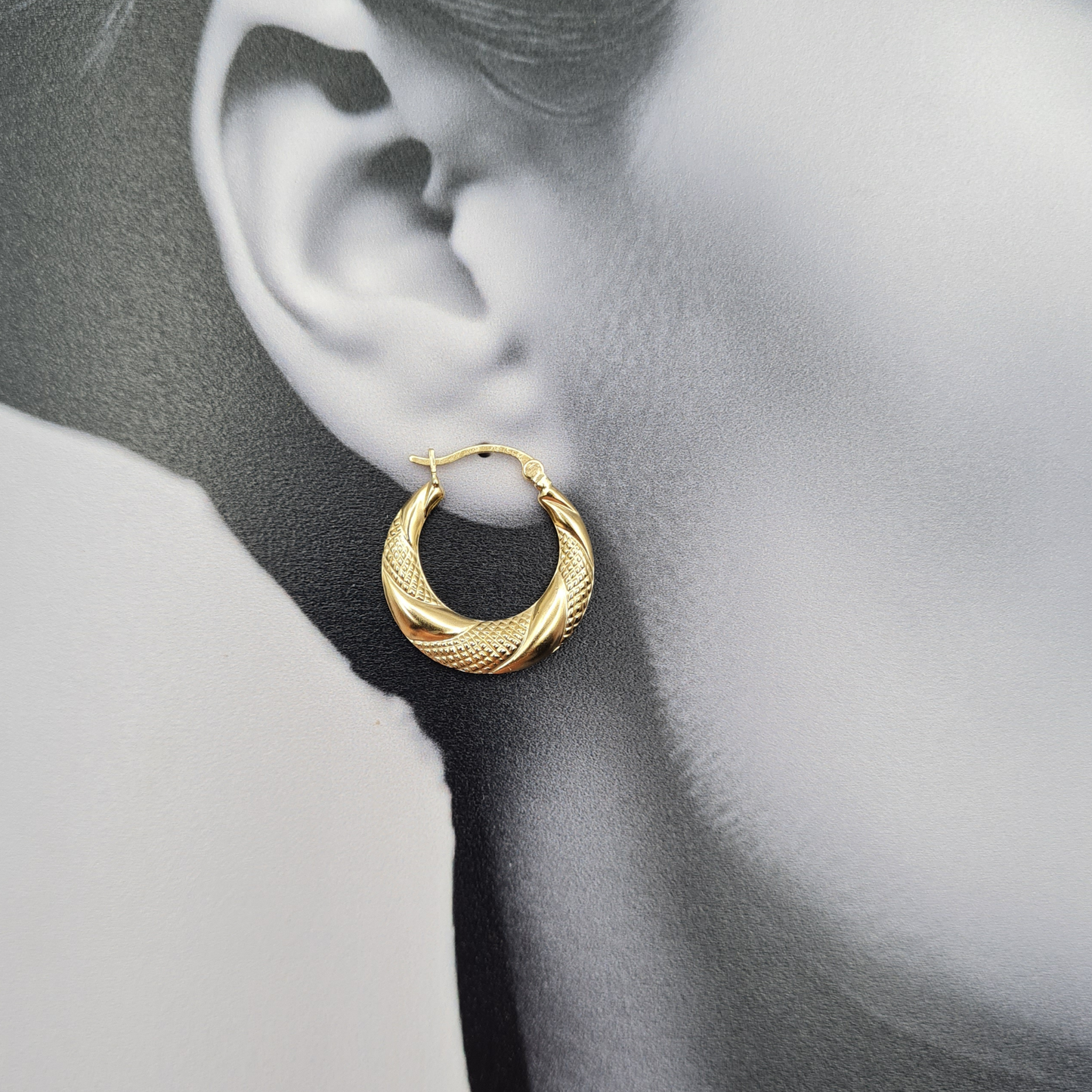 9ct Gold Textured Hoop Earrings 21mm Hollow Puffy Hoops