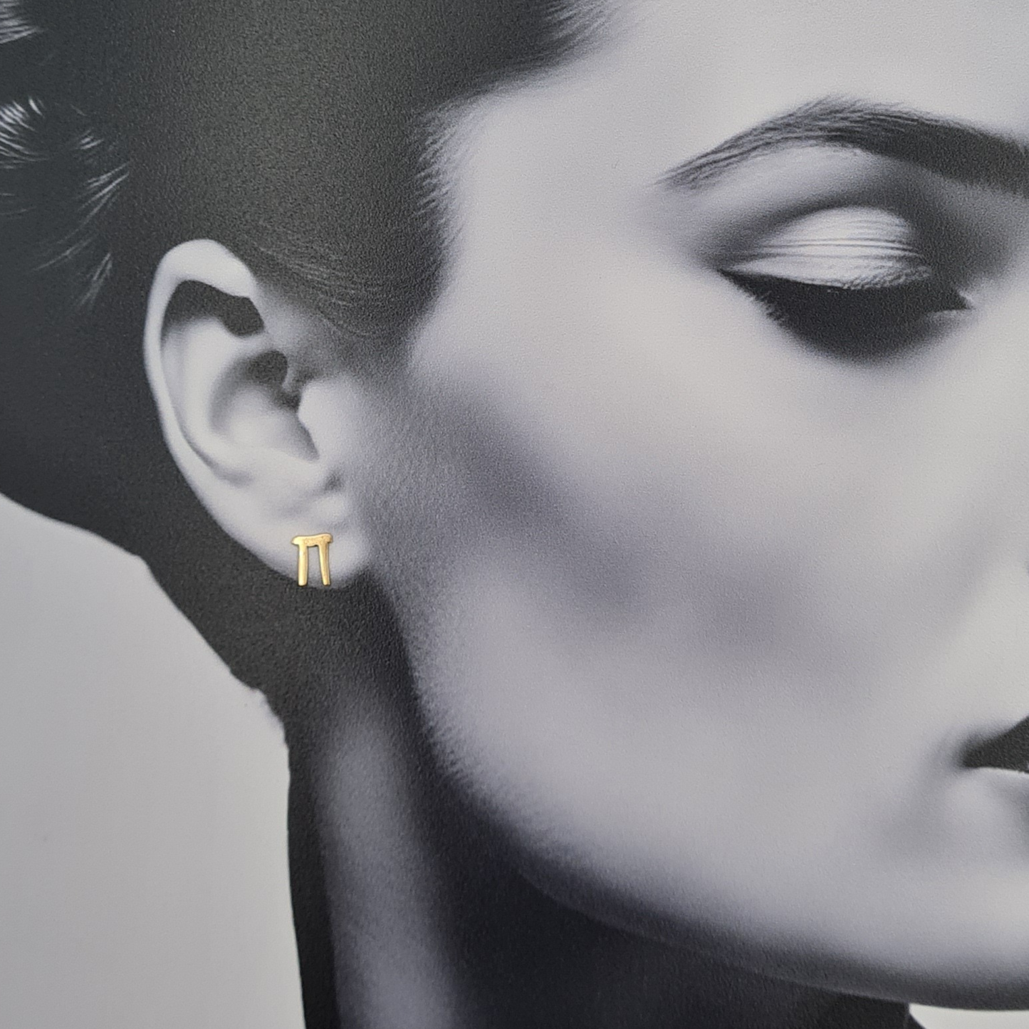 9ct Gold Chai Stud Earrings Hebrew Symbol "Life"