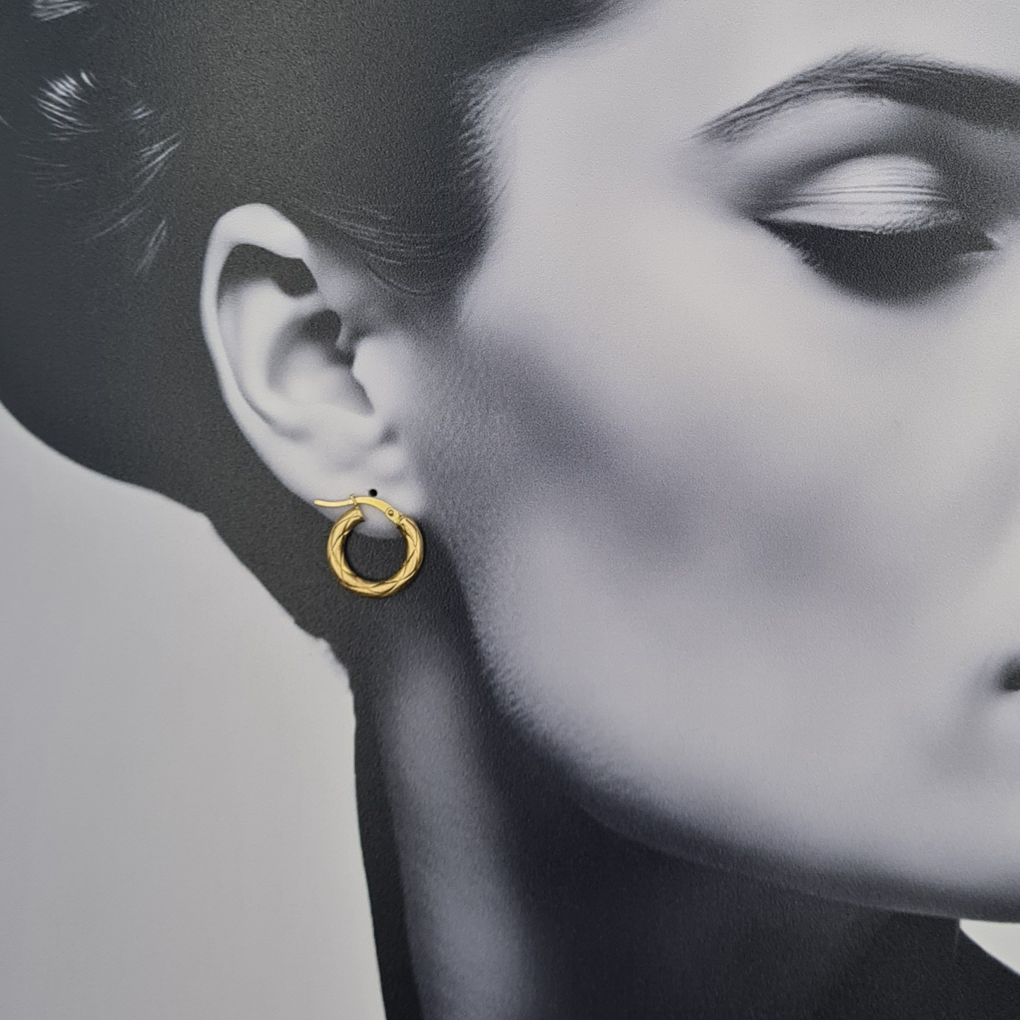 Quality 9ct Gold Small Textured Hoop Earrings Cross Hatch Flip Top Hoops