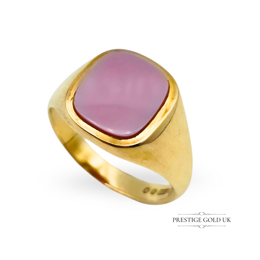 Vintage 9ct gold signet ring with a flat Black sardonyx stone, ideal for engraving with a family crest or initials, fully hallmarked London 1964, UK size S 1/2, weighing 4.0g.
