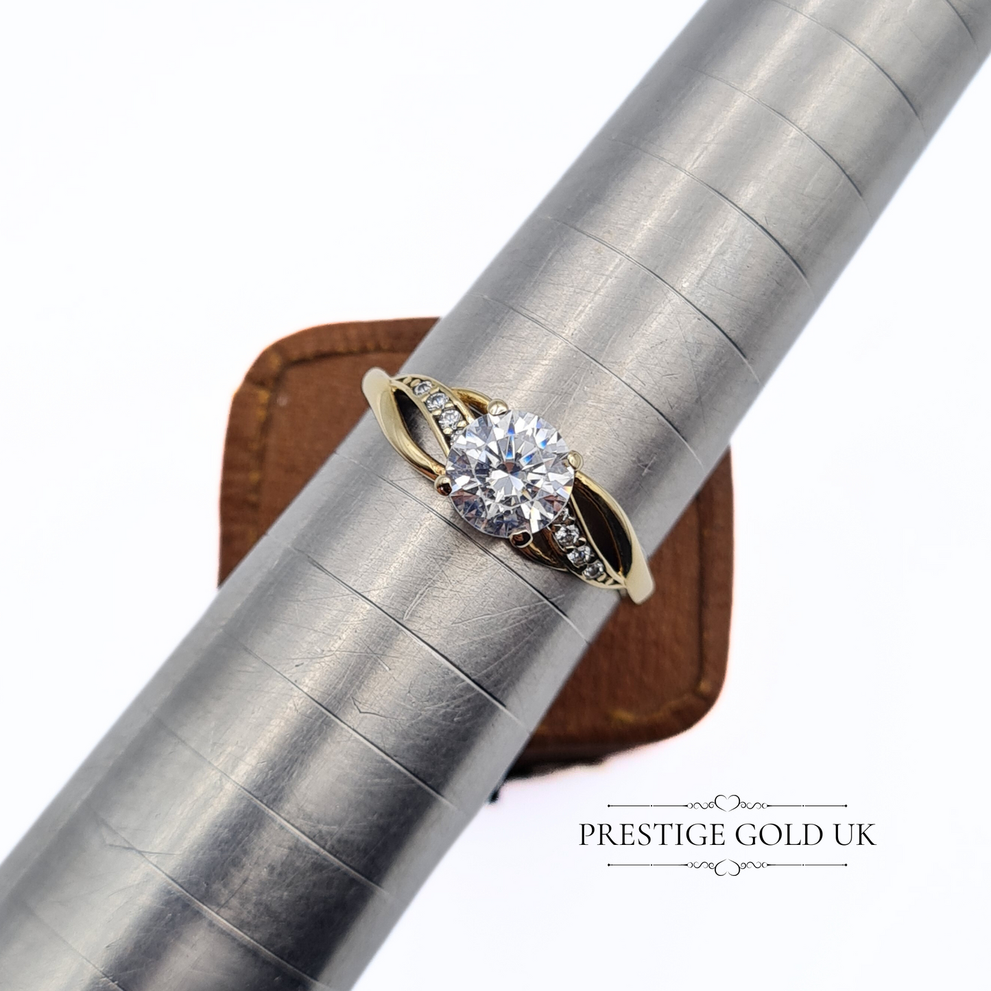 9ct Gold Cubic Zirconia Ring - Size UK Q, US 8, Euro 57 1/2