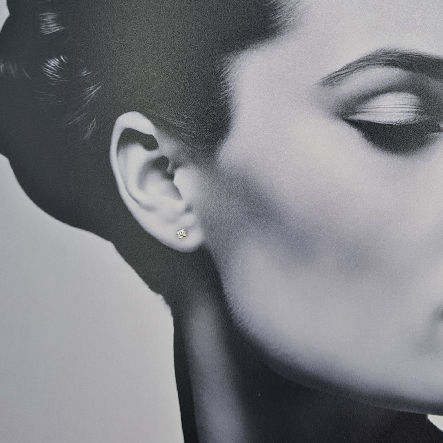 18ct White Gold Diamond Stud Earrings, Round Cut 0.30ct