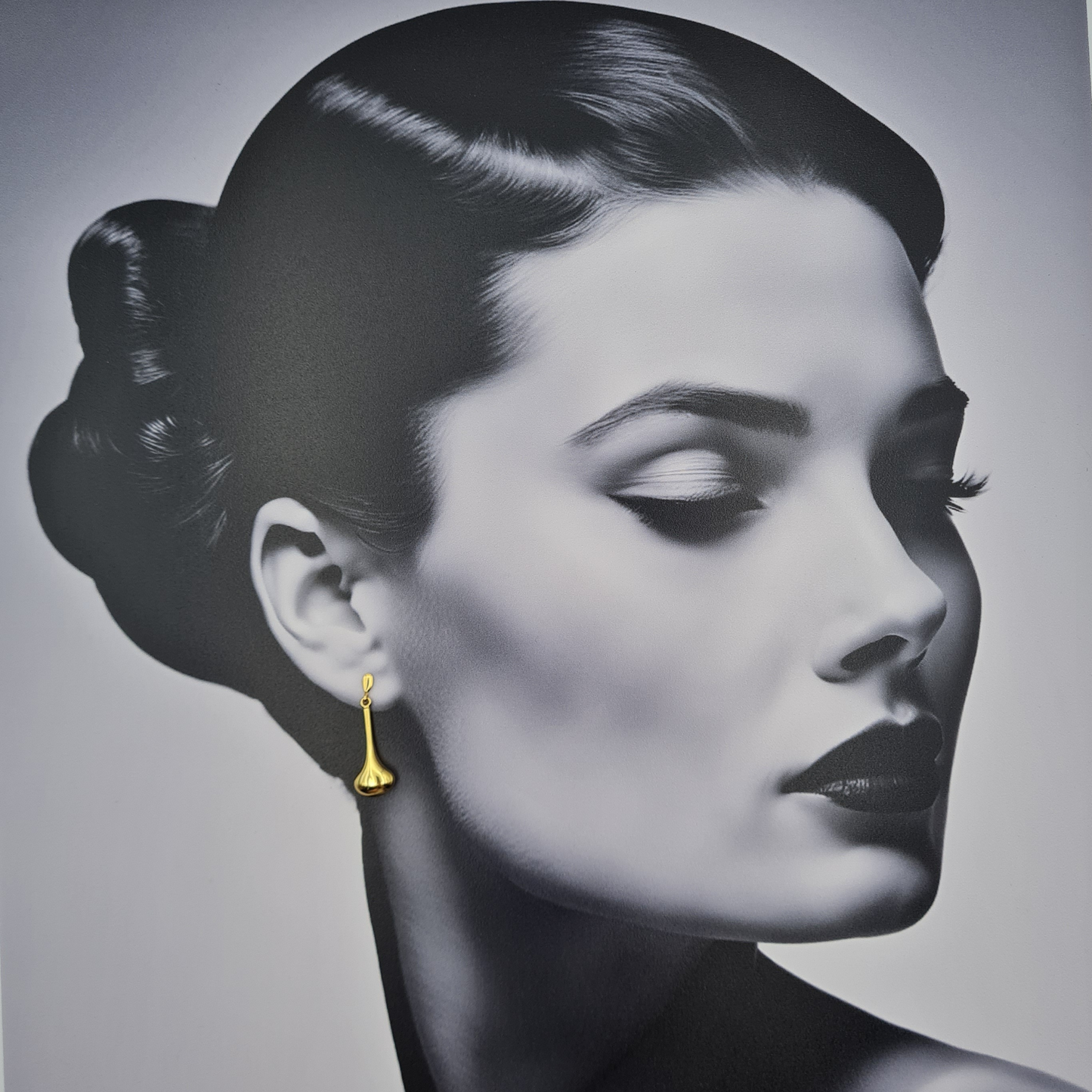 18ct Long Gold Teardrop Earrings, Hallmarked Vintage 30mm Drop