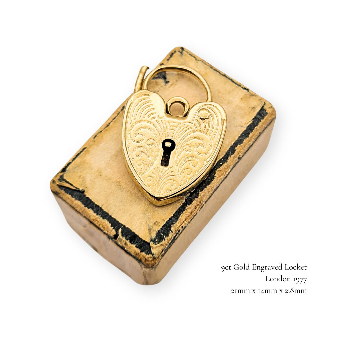 9ct Gold Engraved Heart Padlock, London 1977