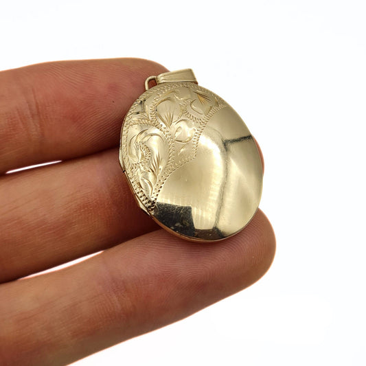 Vintage 9ct Gold Oval Engraved Locket