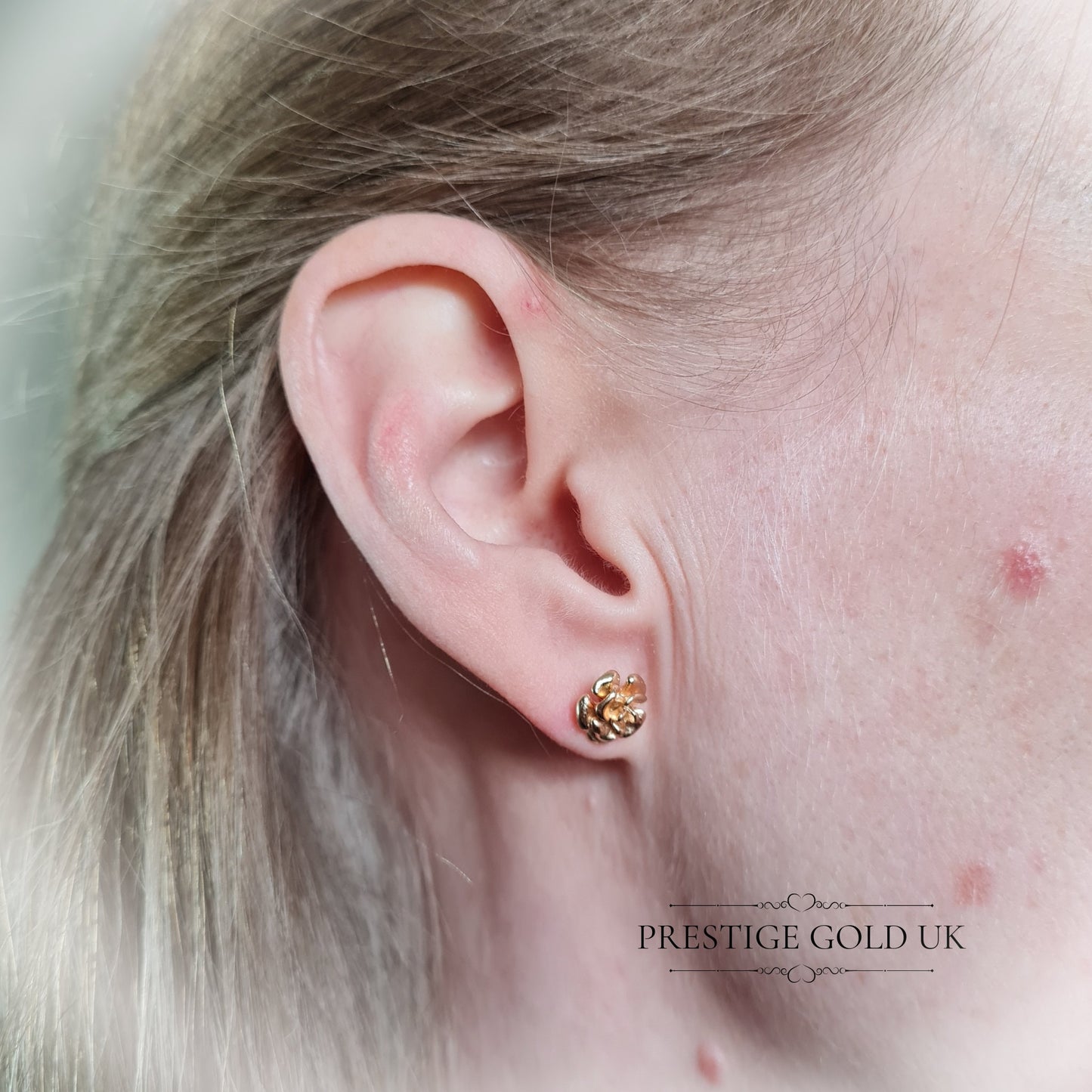 Vintage Small 9ct Gold Ornate Flower Studs