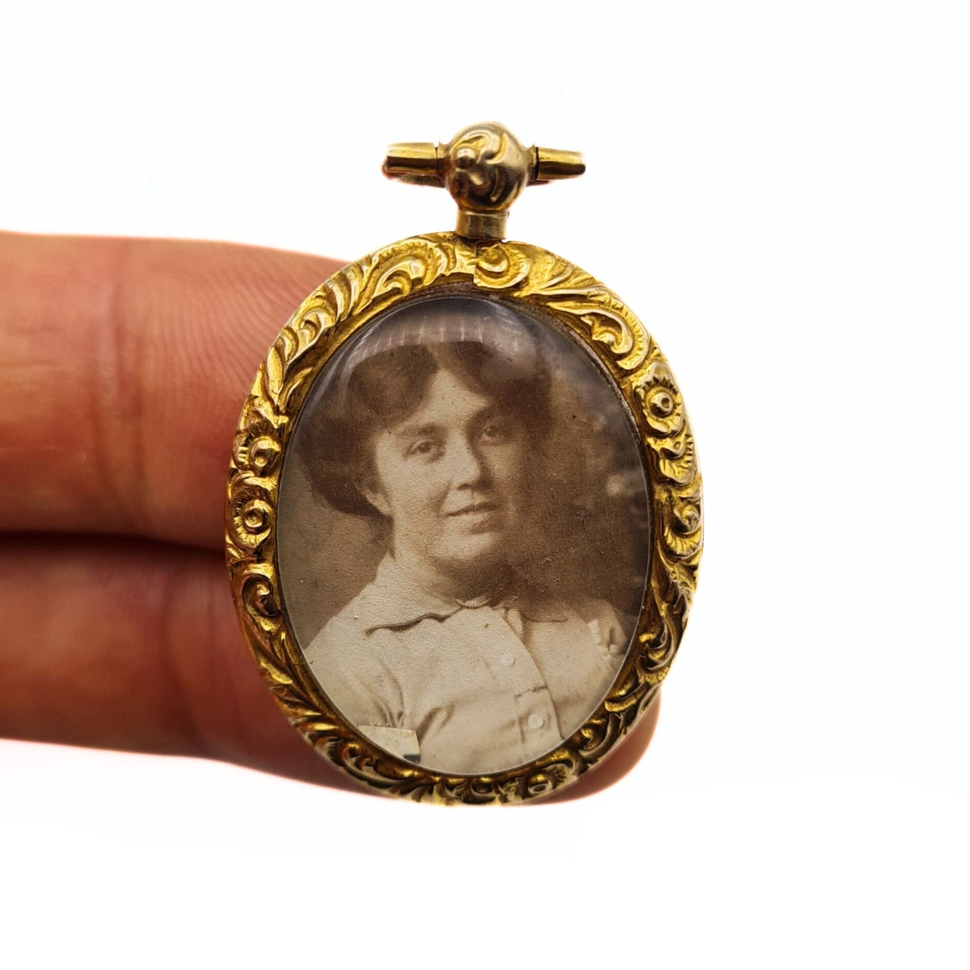 9ct Gold Ornate Double-sided Photo Pendant