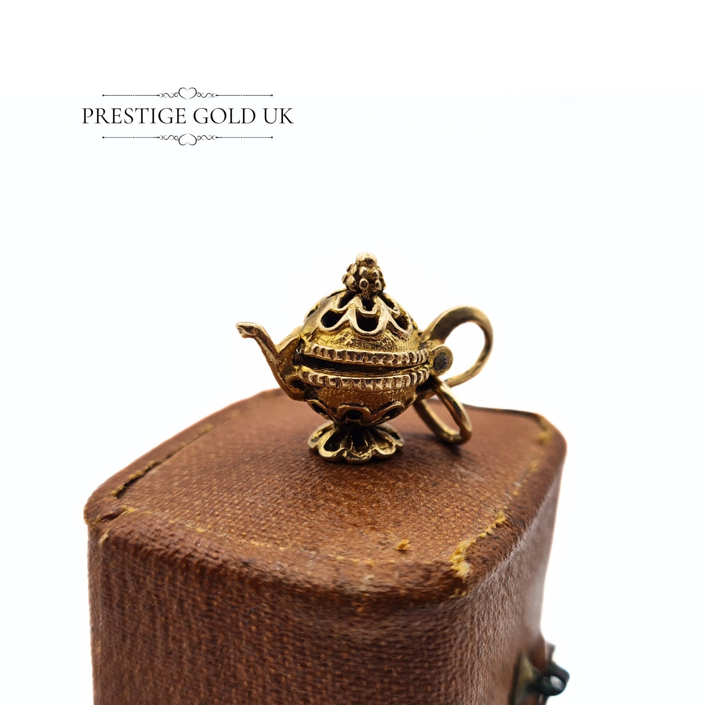 Vintage Opening Genie Lamp Charm in 9ct Gold