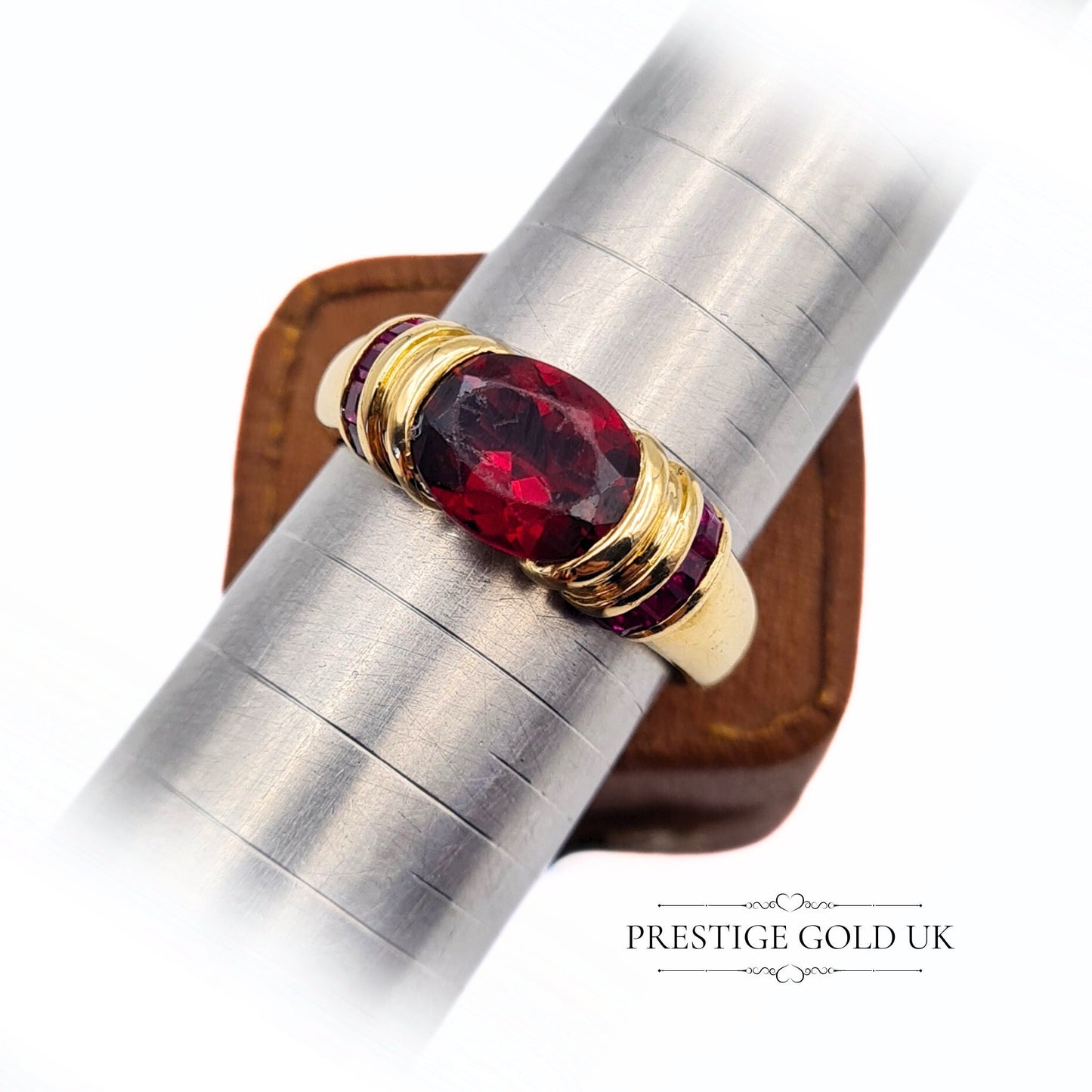 Vintage 18ct Gold & Garnet Ring - Size UK P 1/2, US 7 3/4, Euro 57 - Please Read Description