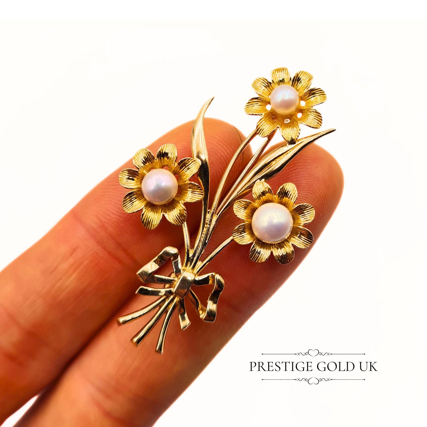 Vintage 9ct Gold & Pearl Flower Brooch