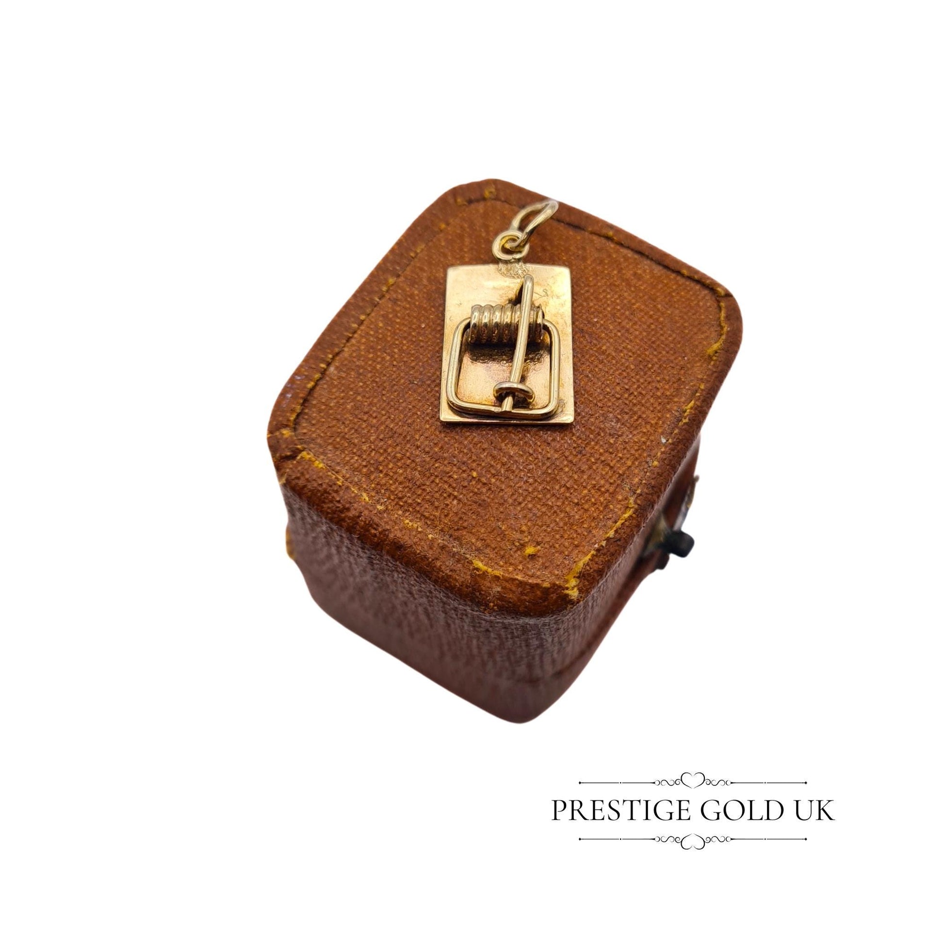 1960s vintage 9ct gold mouse trap charm, fully hallmarked in London 1968, measuring 15mm x 9mm. Tiny and cute, this miniature charm can be worn as a pendant or added to a bracelet. Ideal for collectors or vintage jewellery enthusiasts.