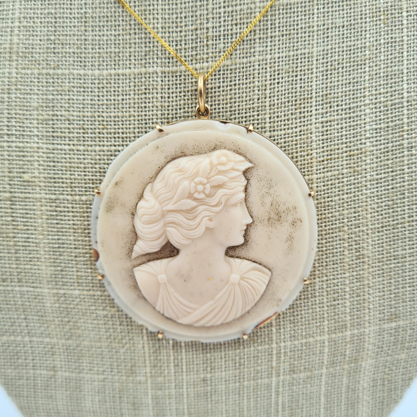 Antique 9ct Gold Large Cameo Pendant